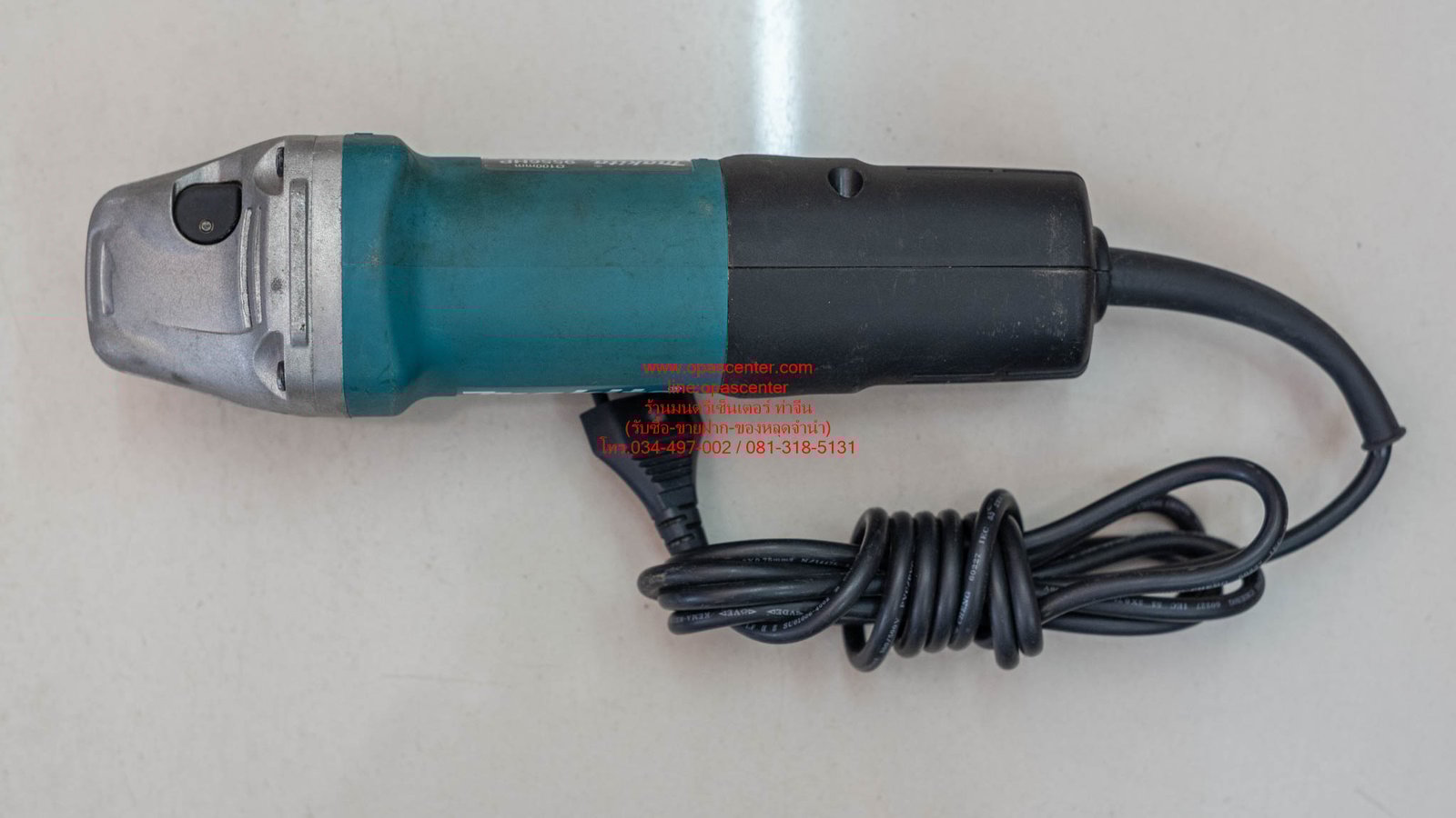 เครื่องเจียรไฟฟ้ามากีต้าร์ MAKITA 4 นิ้ว 840 วัตต์ รุ่น 9556HP ความเร็วรอบ 11,000 รอบนาที สวิตช์บีบ เครื่องเจียรไฟฟ้ามากีต้าร์ MAKITA 4 นิ้ว 840 วัตต์ รุ่น 9556HP ความเร็วรอบ 11,000 รอบนาที สวิตช์บีบ