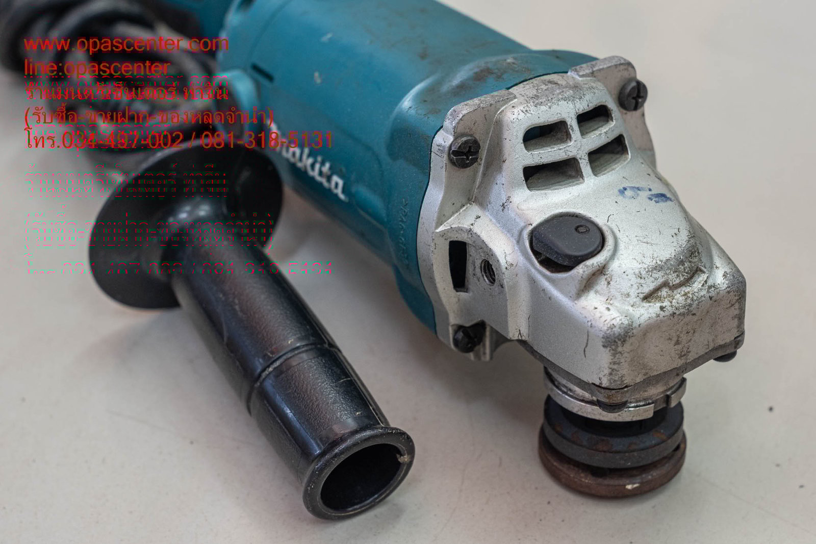 MAKITA เครื่องเจียรไฟฟ้า ขนาด 5 นิ้ว รุ่น GA-5010 12,000 รอบนาที ของแท้ มือสอง สภาพดี MAKITA เครื่องเจียรไฟฟ้า ขนาด 5 นิ้ว รุ่น GA-5010 12,000 รอบนาที ของแท้ มือสอง สภาพดี