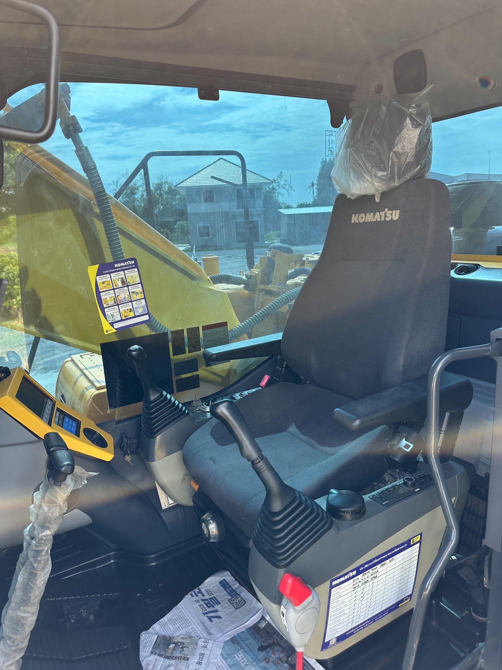 KOMATSU. PC 210-10 1,880,000 พร้อมไลร์แย็ก 5,000 ชม เอกสารแจ้งจำหน่าย KOMATSU. PC 210-10 1,880,000 พร้อมไลร์แย็ก 5,000 ชม เอกสารแจ้งจำหน่าย