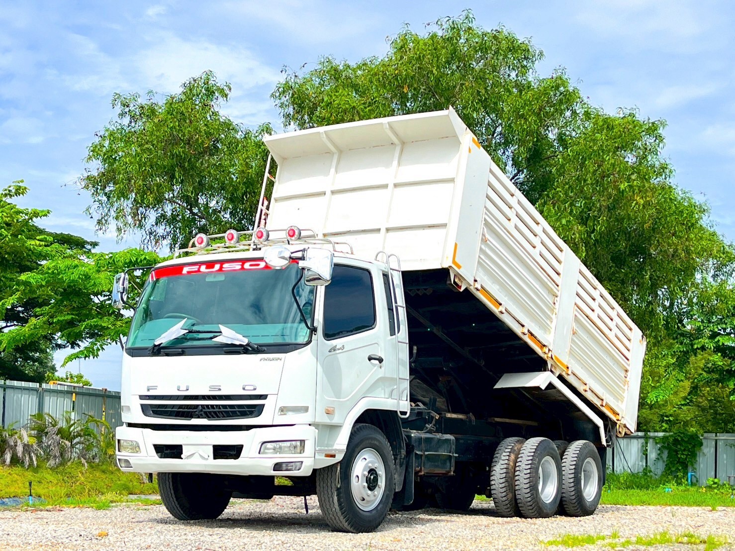 10 ล้อดั้ม มิชซู FUSO M6 240แรง ปี 55 10 ล้อดั้ม มิชซู FUSO M6 240แรง ปี 55