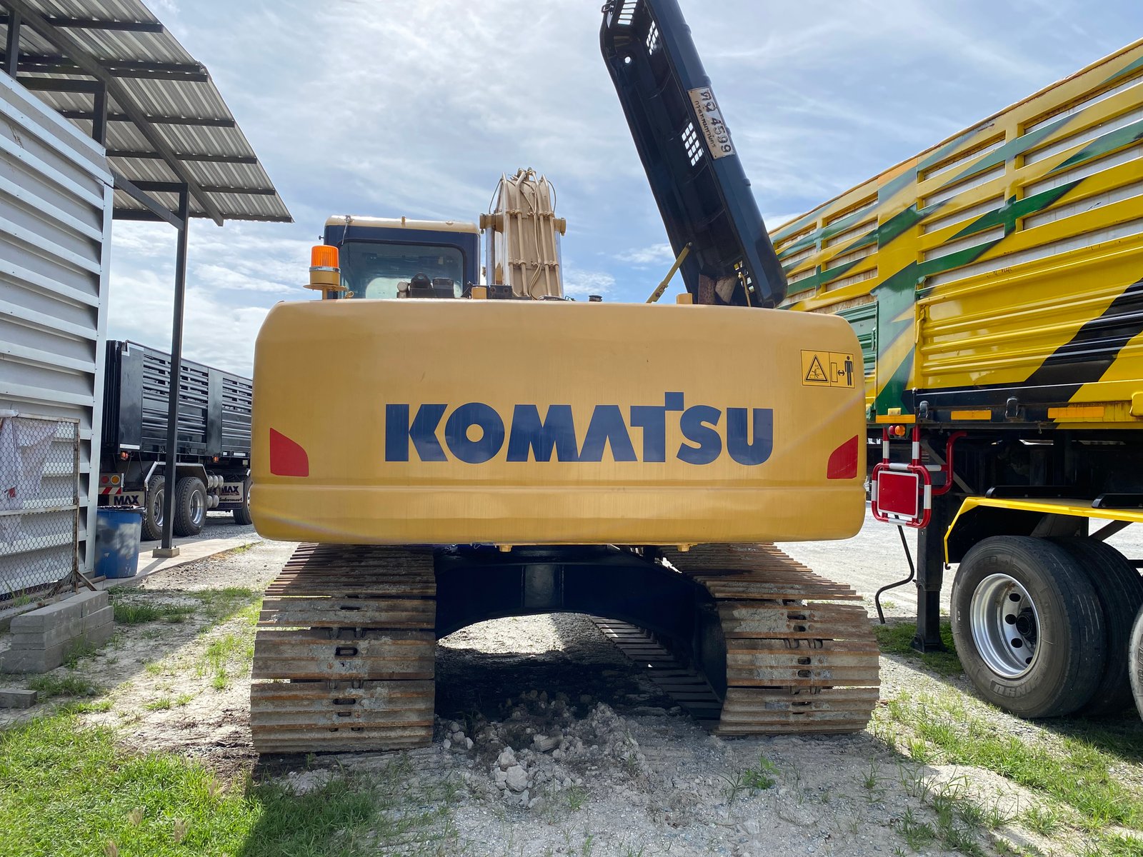 รถแบ็คโฮ KOMATSU PC200-7 150แรง ปี 48(4599)