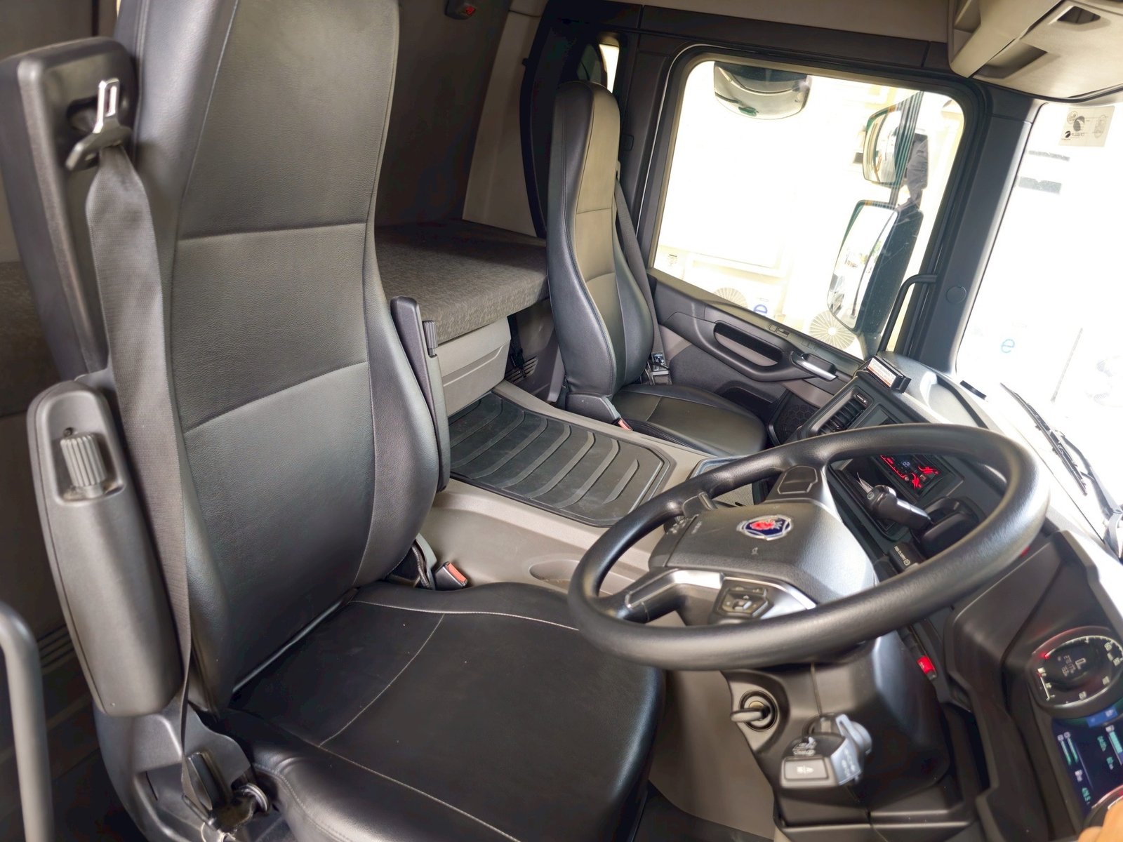 สิบล้อหัวลาก SCANIA P360 360 แรงปีผลิต 65 (7373) สิบล้อหัวลาก SCANIA P360 360 แรงปีผลิต 65 (7373)
