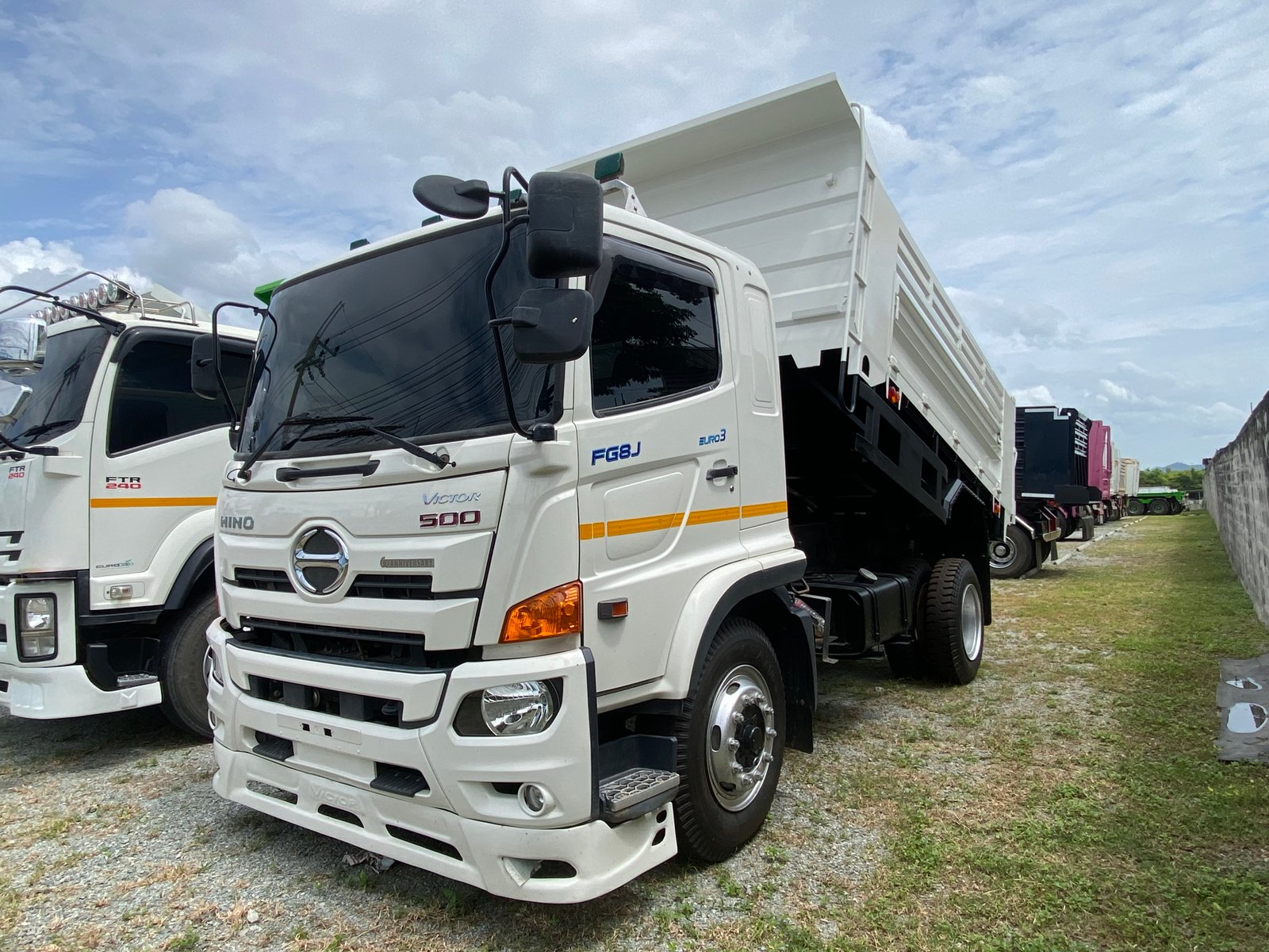 หกล้อดั้มพ์ HINO FG8J 240 แรง ปี 66(5856)
