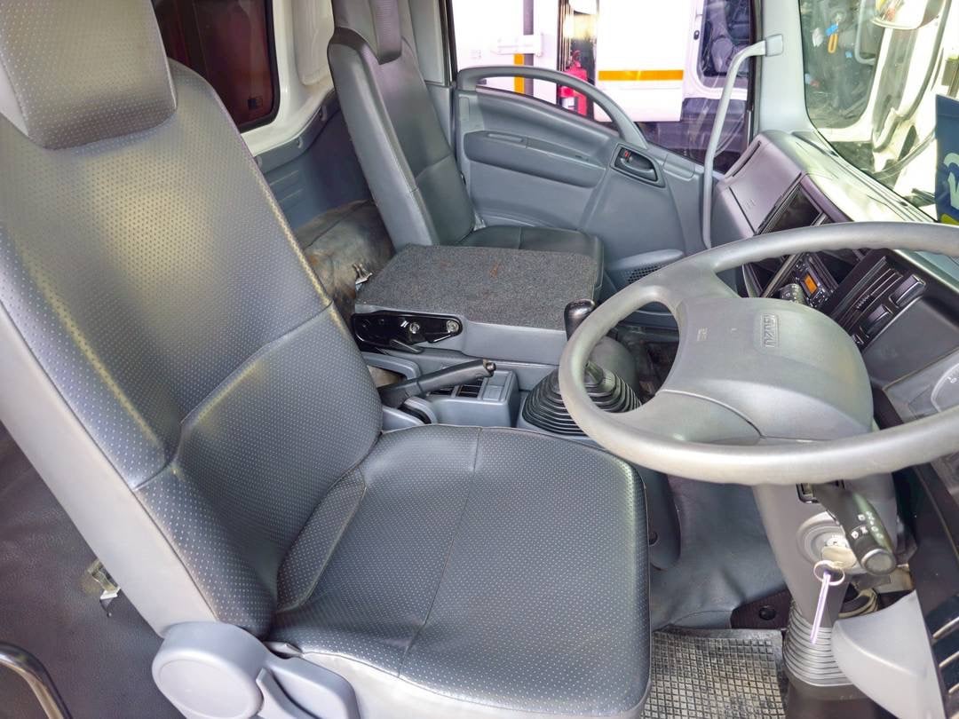 หกล้อดั้มพ์ ISUZU FRR 210 แรง ปี 65(7715)
