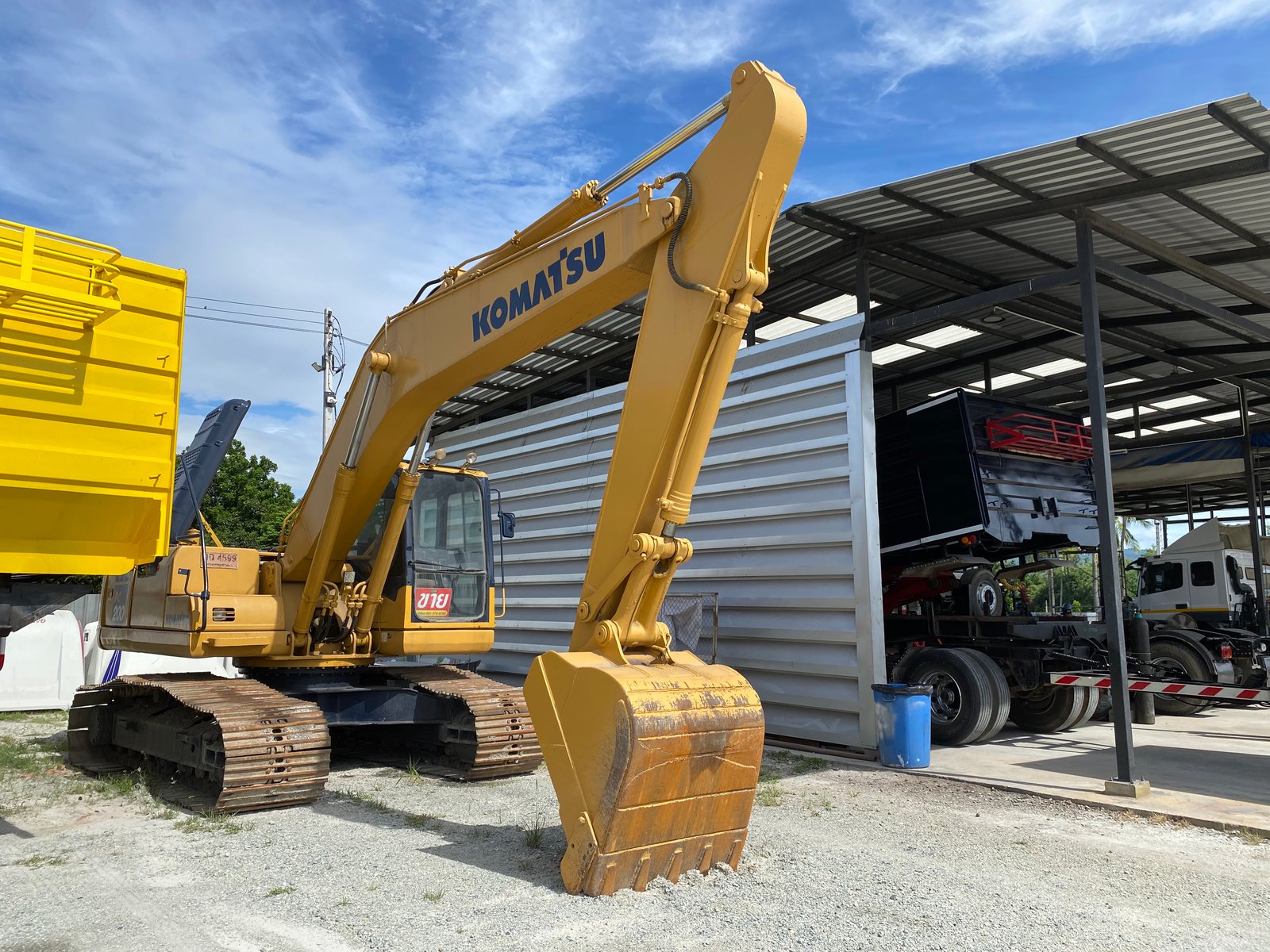 รถแบ็คโฮ KOMATSU PC200-7 150แรง ปี 48(4599)