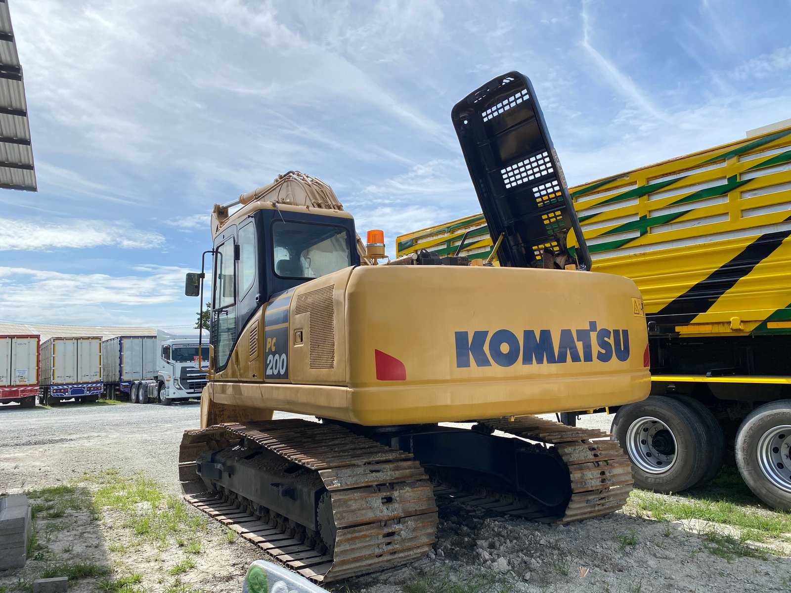 รถแบ็คโฮ KOMATSU PC200-7 150แรง ปี 48(4599)