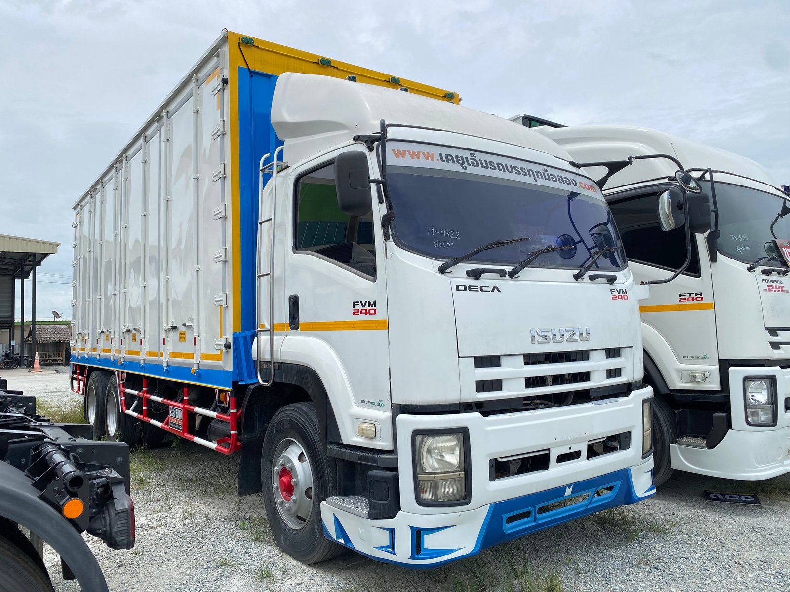 สิบล้อตู้ ISUZU FVM 240 แรง เพลาเดียว ปี 56 (4822) สิบล้อตู้ ISUZU FVM 240 แรง เพลาเดียว ปี 56 (4822)