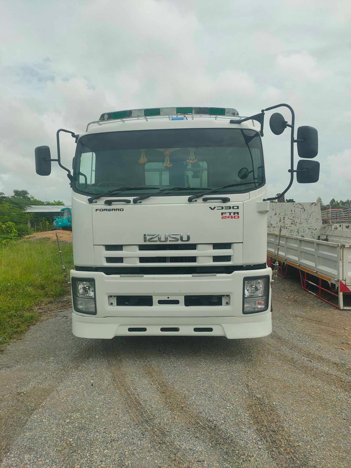 อีซูซุโรโบคอป FTR240 ปี54 240แรงม้า เครนXCMG 5.5ตัน4ปลอกเครนใหม่ป้ายแดง