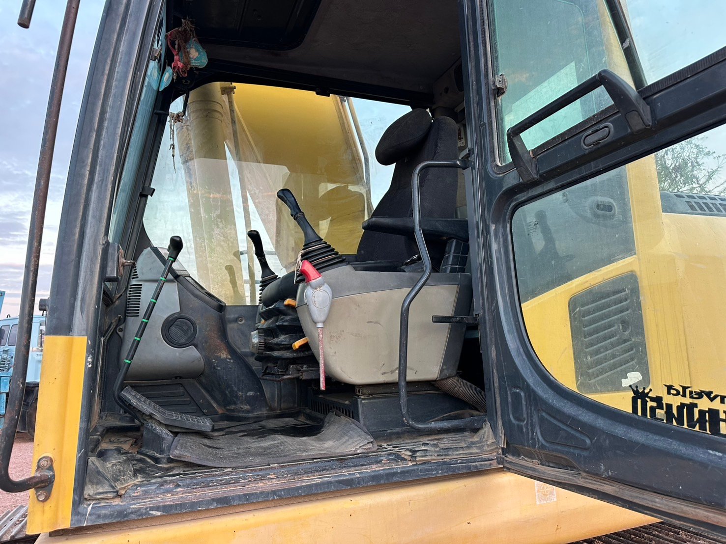 ขายรถ KOMATSU PC 200-8