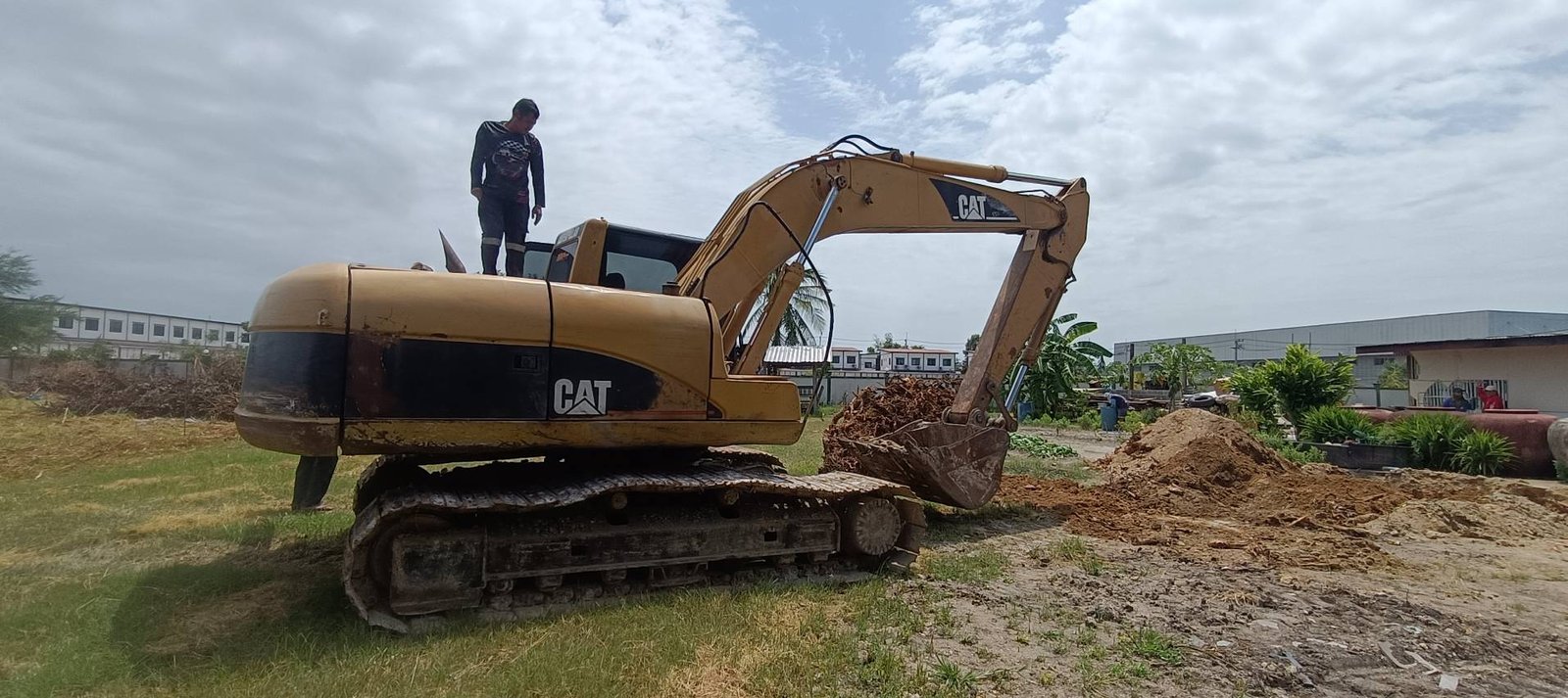 ขายรถแม็คโคร cat 320c ขายรถแม็คโคร cat 320c