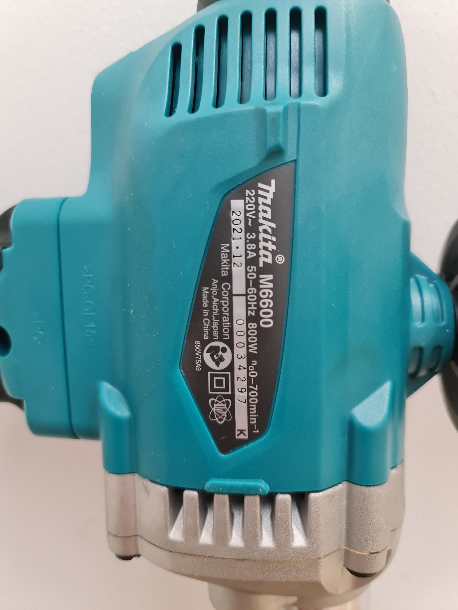 Makita เครื่องผสมสี 800วัตต์+อุกรณ์เสริม