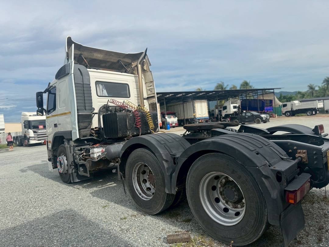 สิบล้อหัวลาก  volvo FM136
400 แรง ปี 2553 (9325)