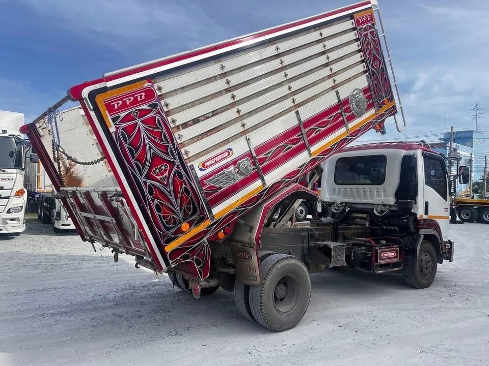 💥หกล้อดั้มพ์ ISUZU FRR 210แรง ปี 65
(7715)