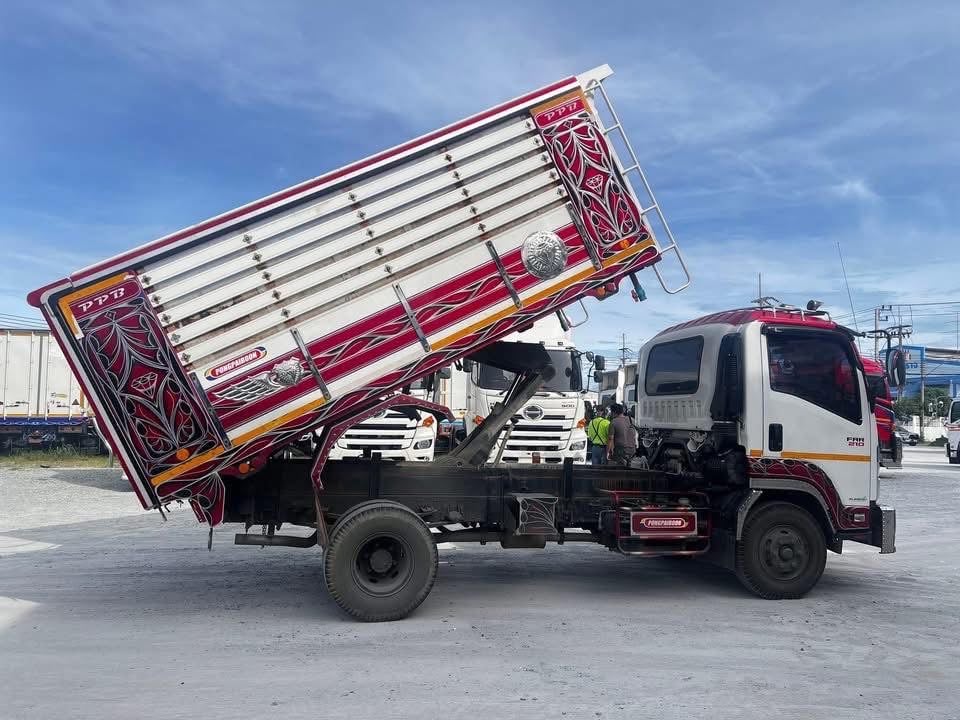 💥หกล้อดั้มพ์ ISUZU FRR 210แรง ปี 65
(7715)