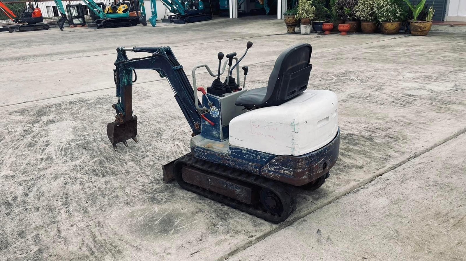 รถขุดเล็ก Yanmar B05 มือสองนำเข้าจากญี่ปุ่น รถขุดเล็ก Yanmar B05 มือสองนำเข้าจากญี่ปุ่น