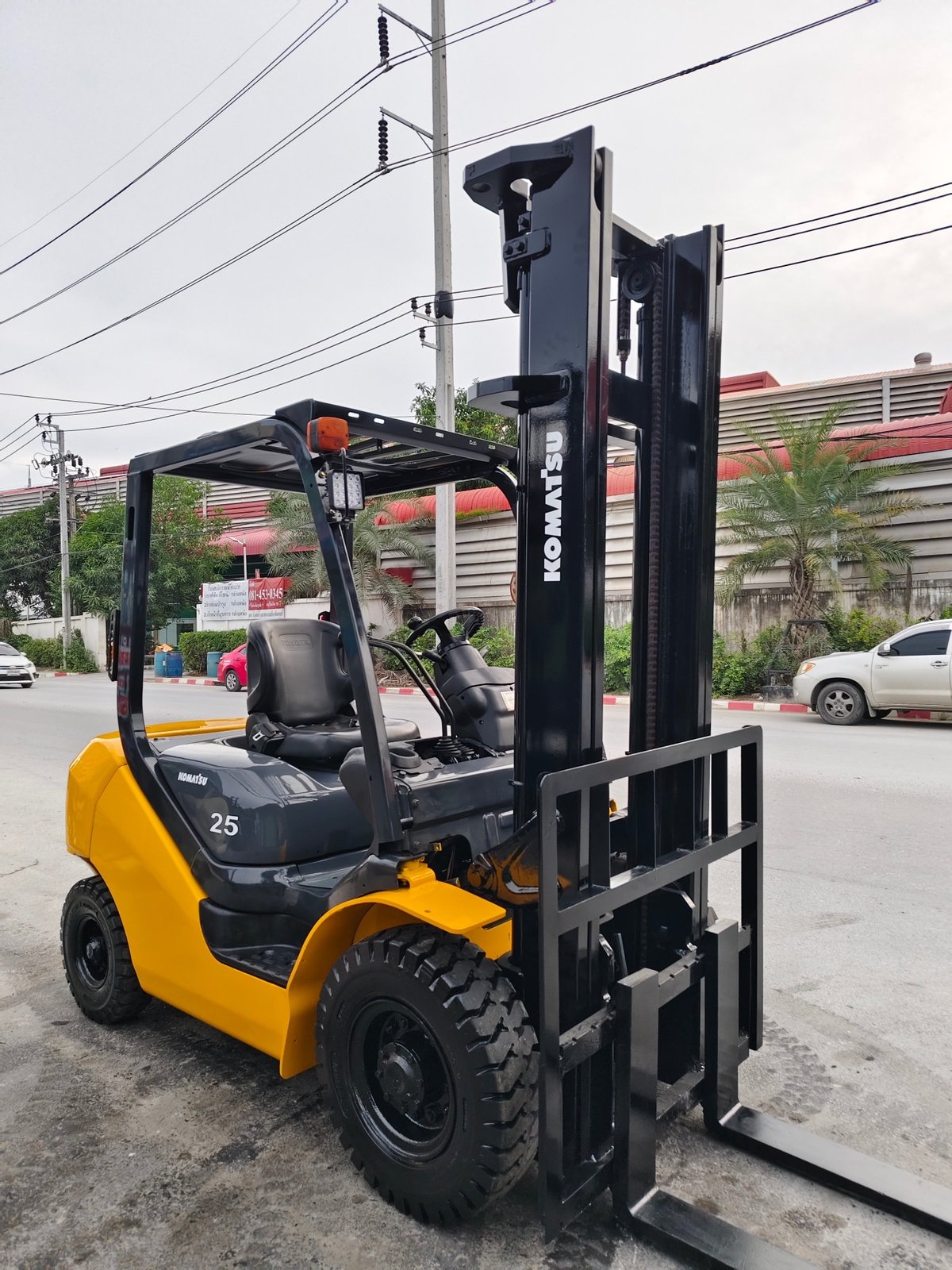 รถโฟล์คลิฟท์มือสอง KOMATSU FD25T-16 รถโฟล์คลิฟท์มือสอง KOMATSU FD25T-16