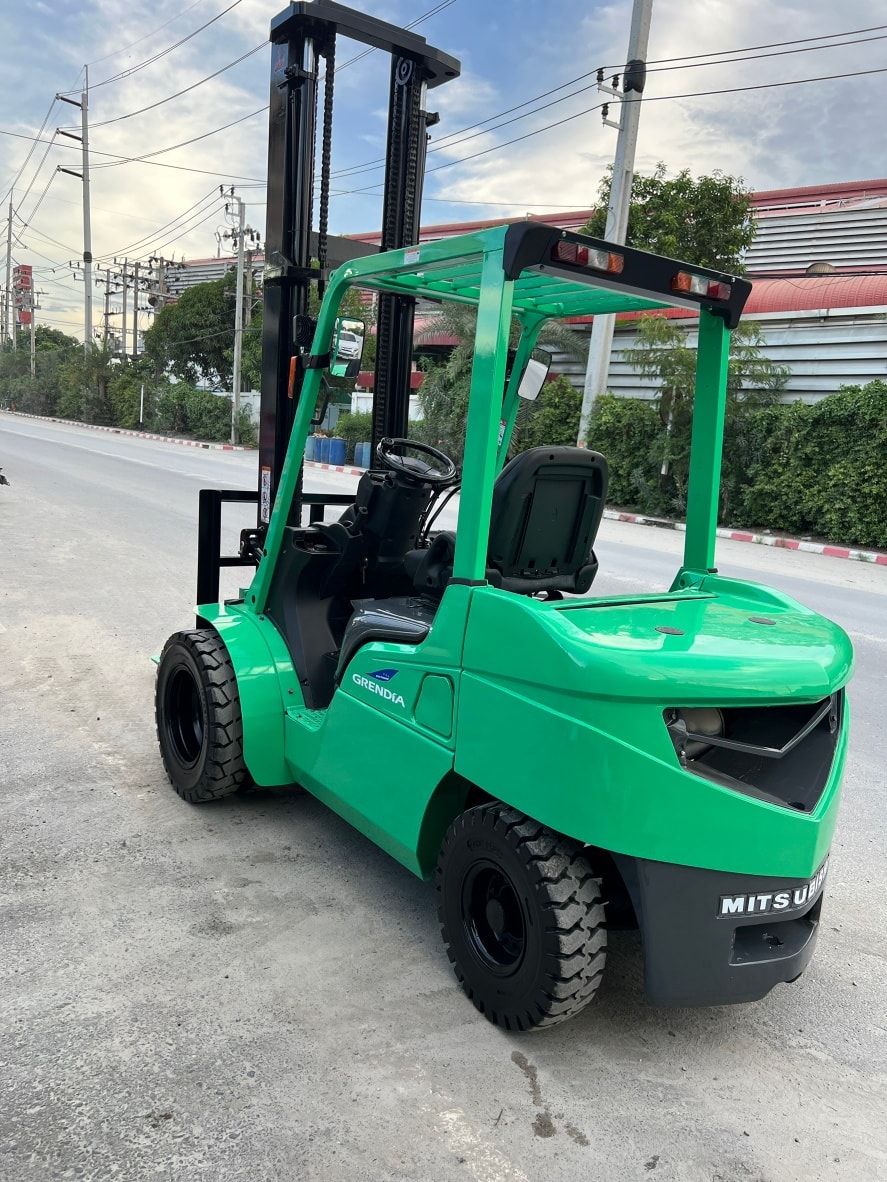 รถโฟล์คลิฟท์มือสอง MITSUBISHI FD30T(Grendia) รถโฟล์คลิฟท์มือสอง MITSUBISHI FD30T(Grendia)