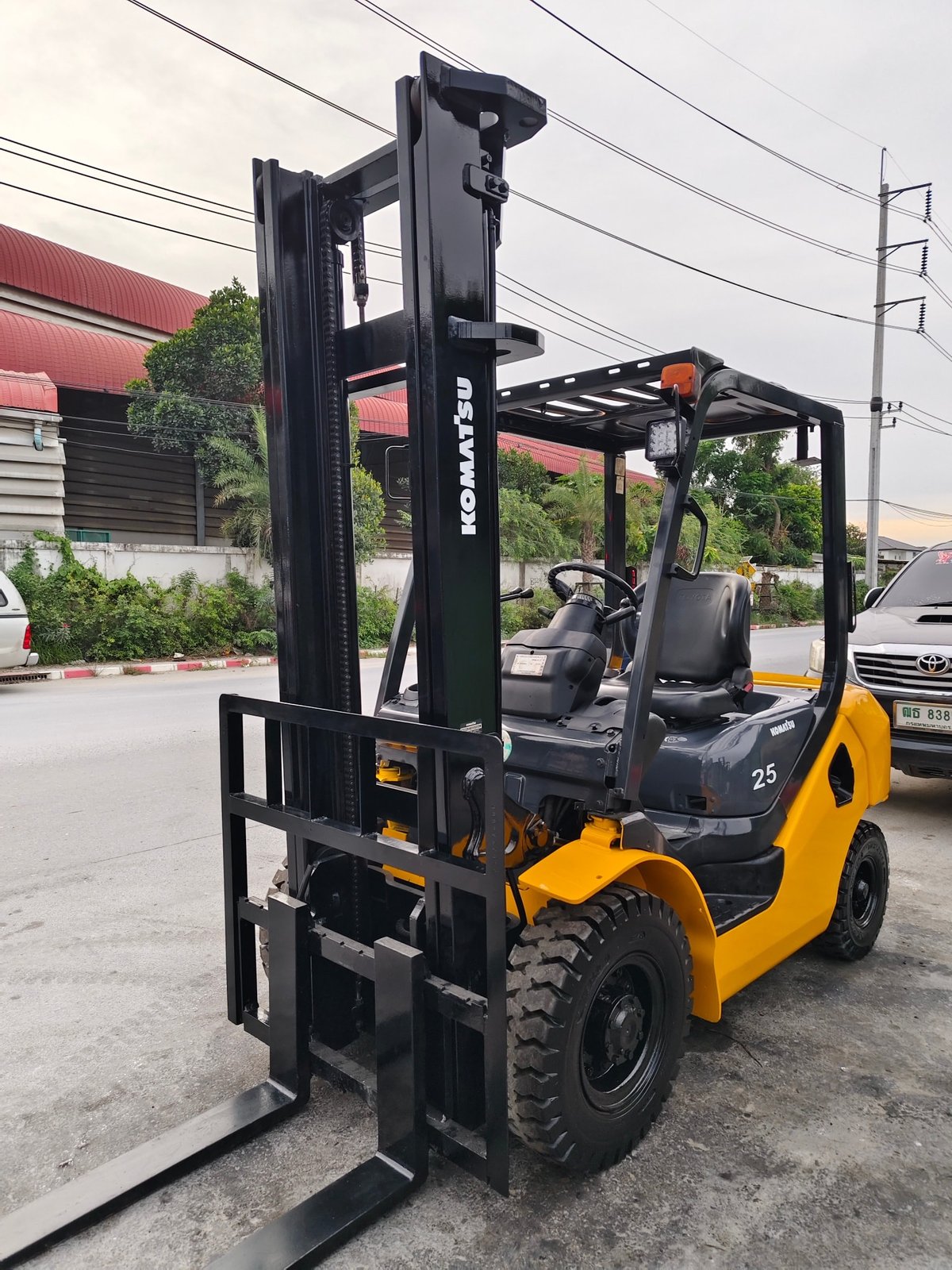 รถโฟล์คลิฟท์มือสอง KOMATSU FD25T-16 รถโฟล์คลิฟท์มือสอง KOMATSU FD25T-16