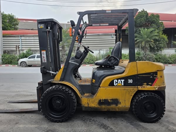 รถโฟล์คลิฟท์มือสอง CAT DP30NT