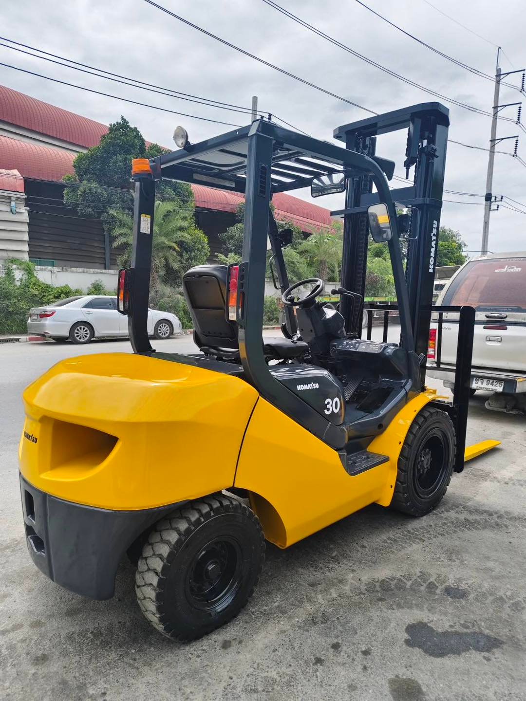 รถโฟล์คลิฟท์มือสอง KOMATSU FD30T-17 รถโฟล์คลิฟท์มือสอง KOMATSU FD30T-17
