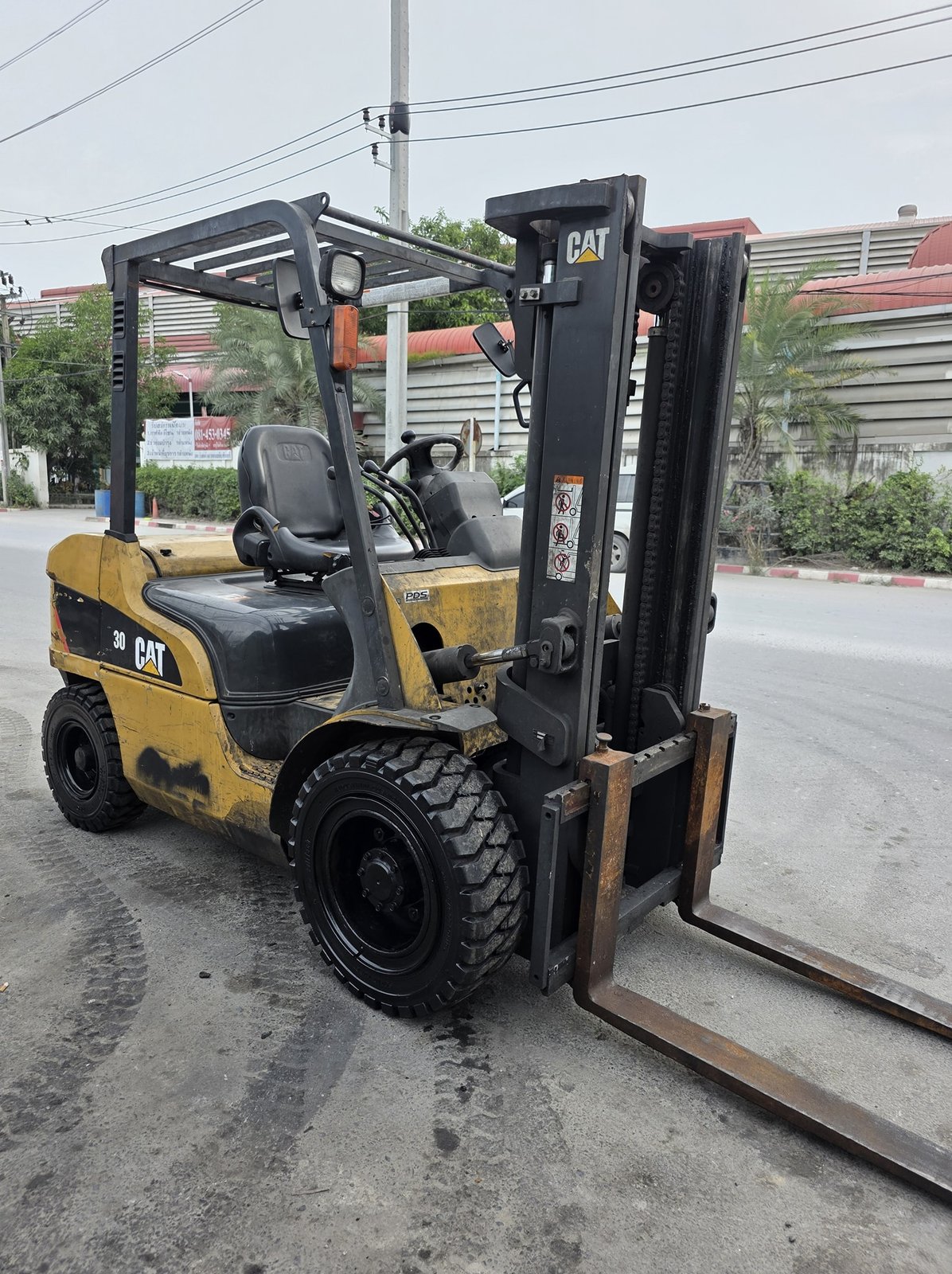 รถโฟล์คลิฟท์มือสอง CAT DP30NT รถโฟล์คลิฟท์มือสอง CAT DP30NT