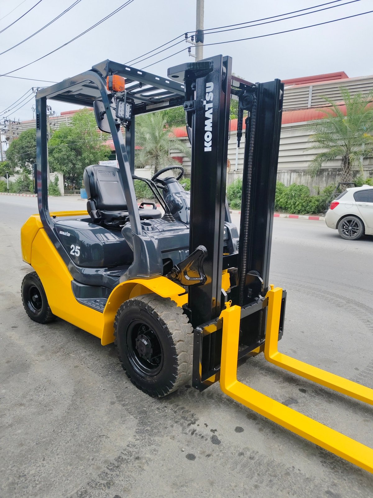 รถโฟล์คลิฟท์มือสอง KOMATSU FD25T-17 รถโฟล์คลิฟท์มือสอง KOMATSU FD25T-17