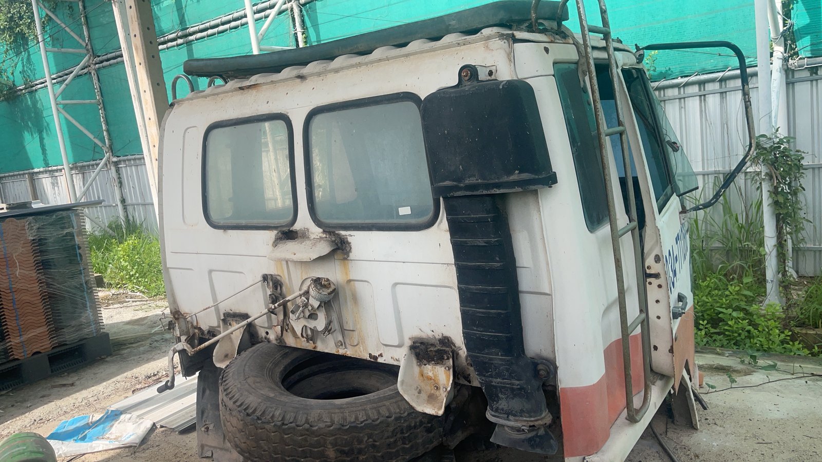 หัวเก๋ง ISUZU ROCKY  ขายตามสภาพ  ใส่ 10 ล้อ และ 6 ล้อใหญ่ ไฟ4ตา