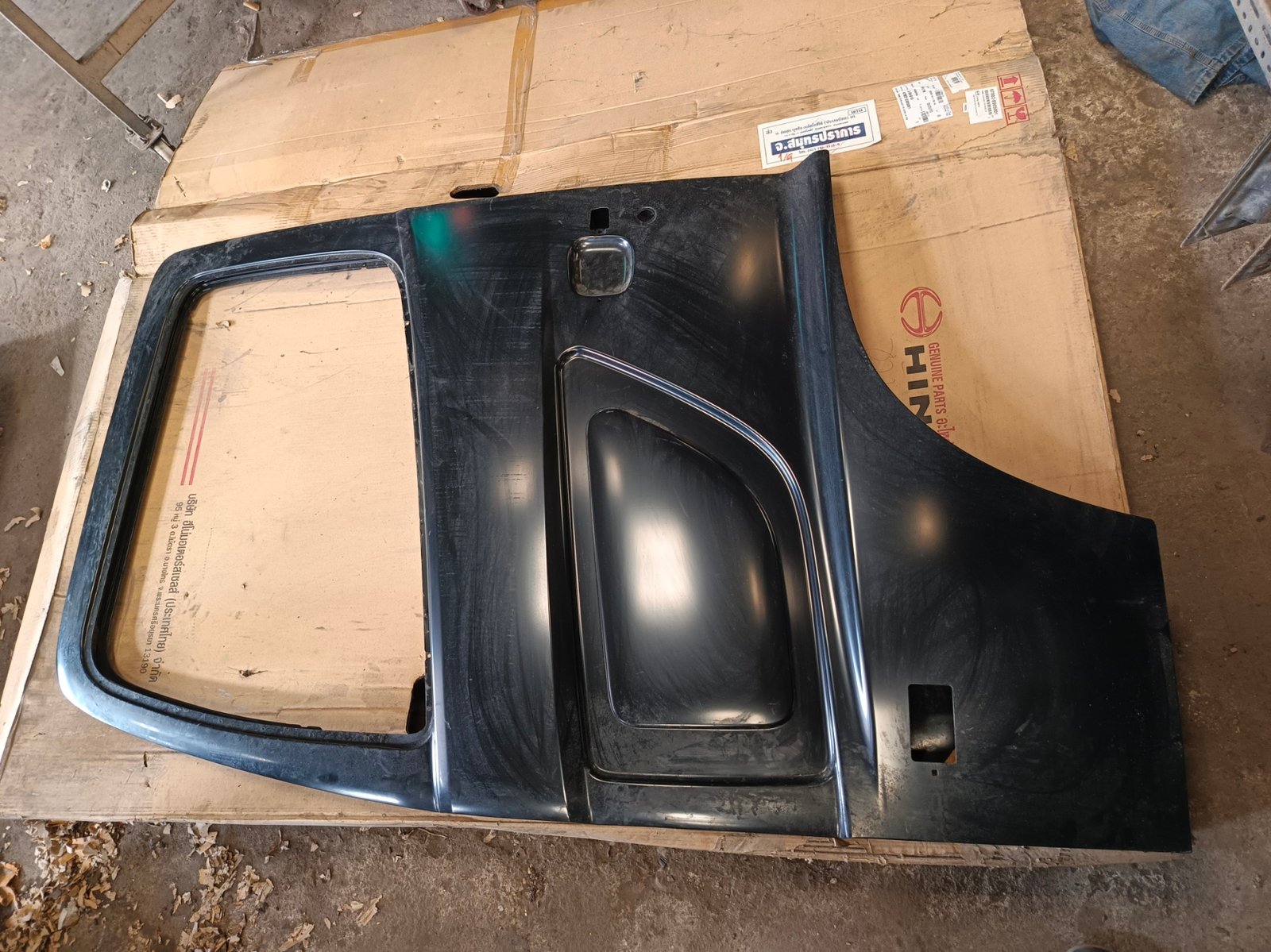 ประตูด้านซ้าย รถบรรทุก HINO Mega ประตูด้านซ้าย รถบรรทุก HINO Mega