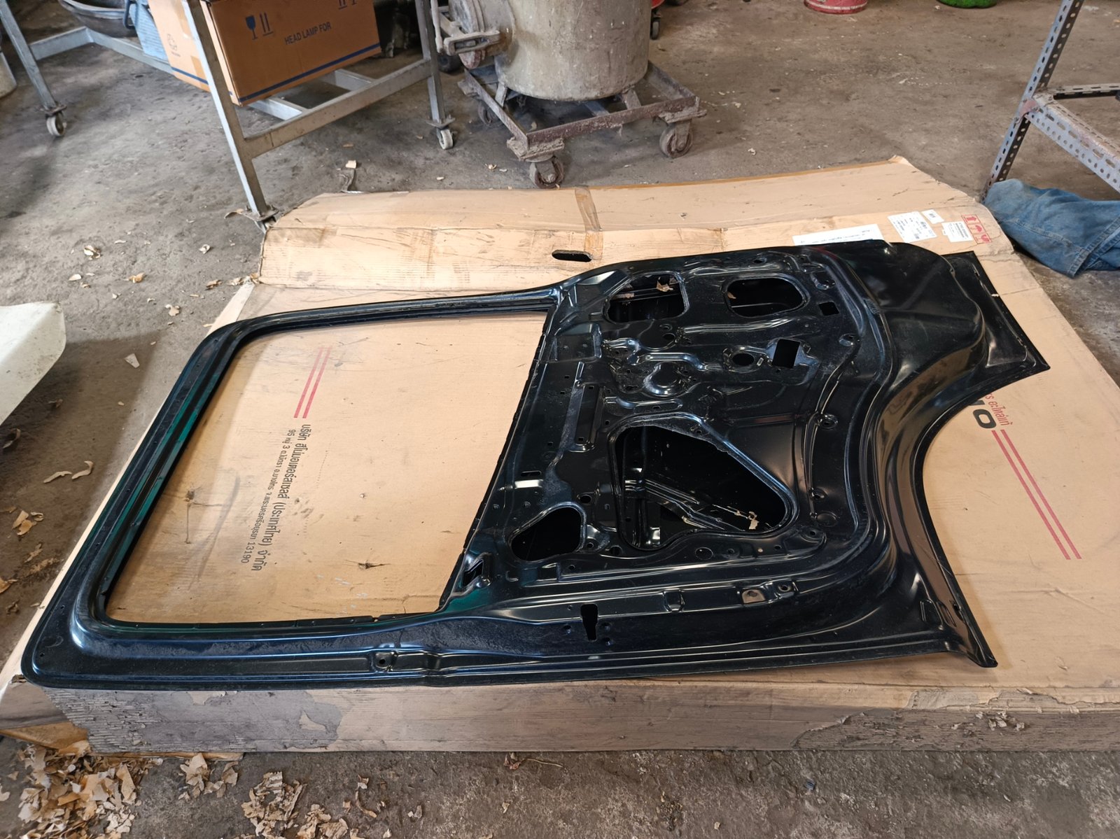 ประตูด้านซ้าย รถบรรทุก HINO Mega ประตูด้านซ้าย รถบรรทุก HINO Mega