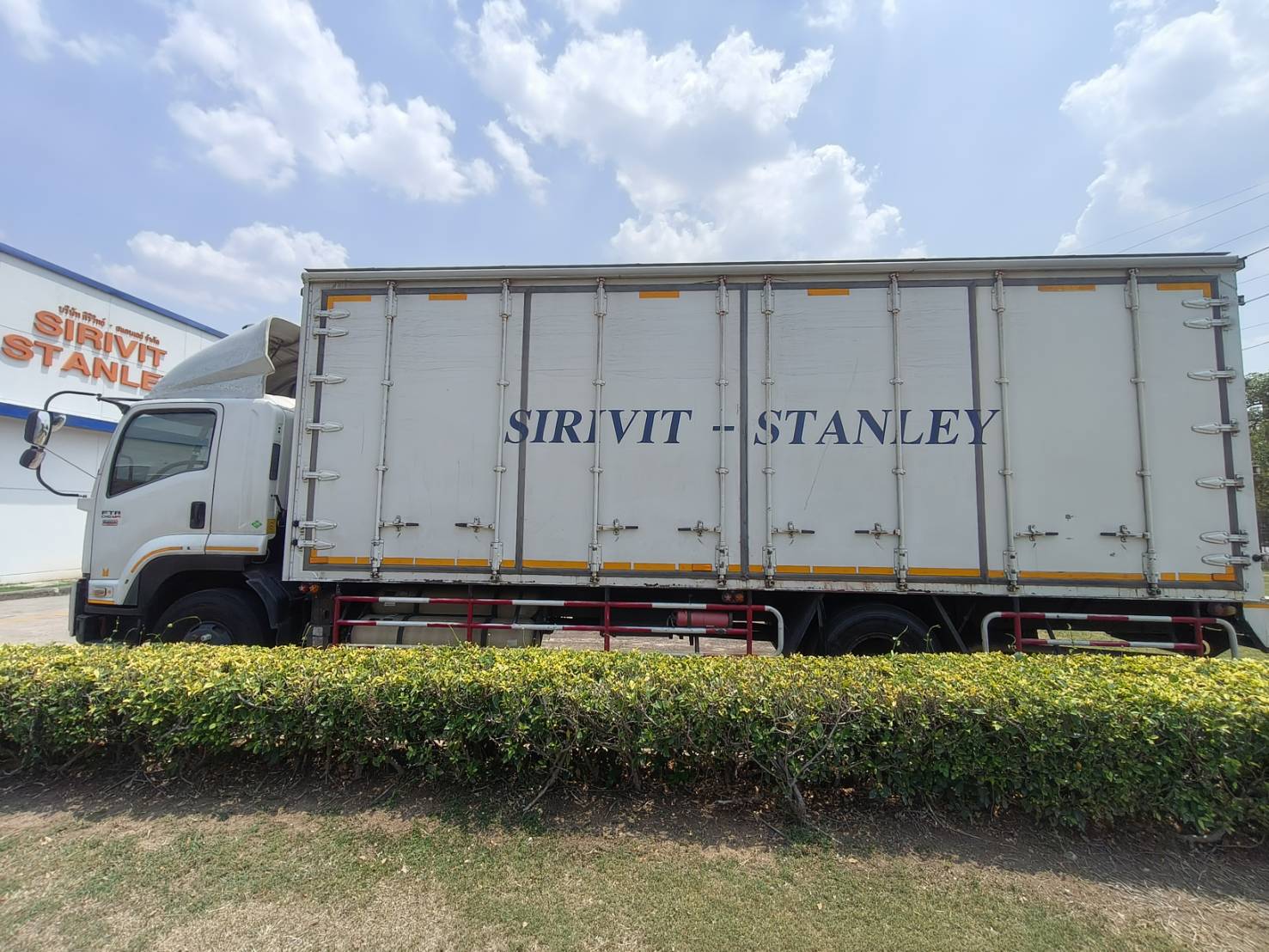 ขายรถบรรทุกอีซูซุ 6 ล้อ FTR 2 เพลา สภาพดี ขนาด 220 แรงม้า