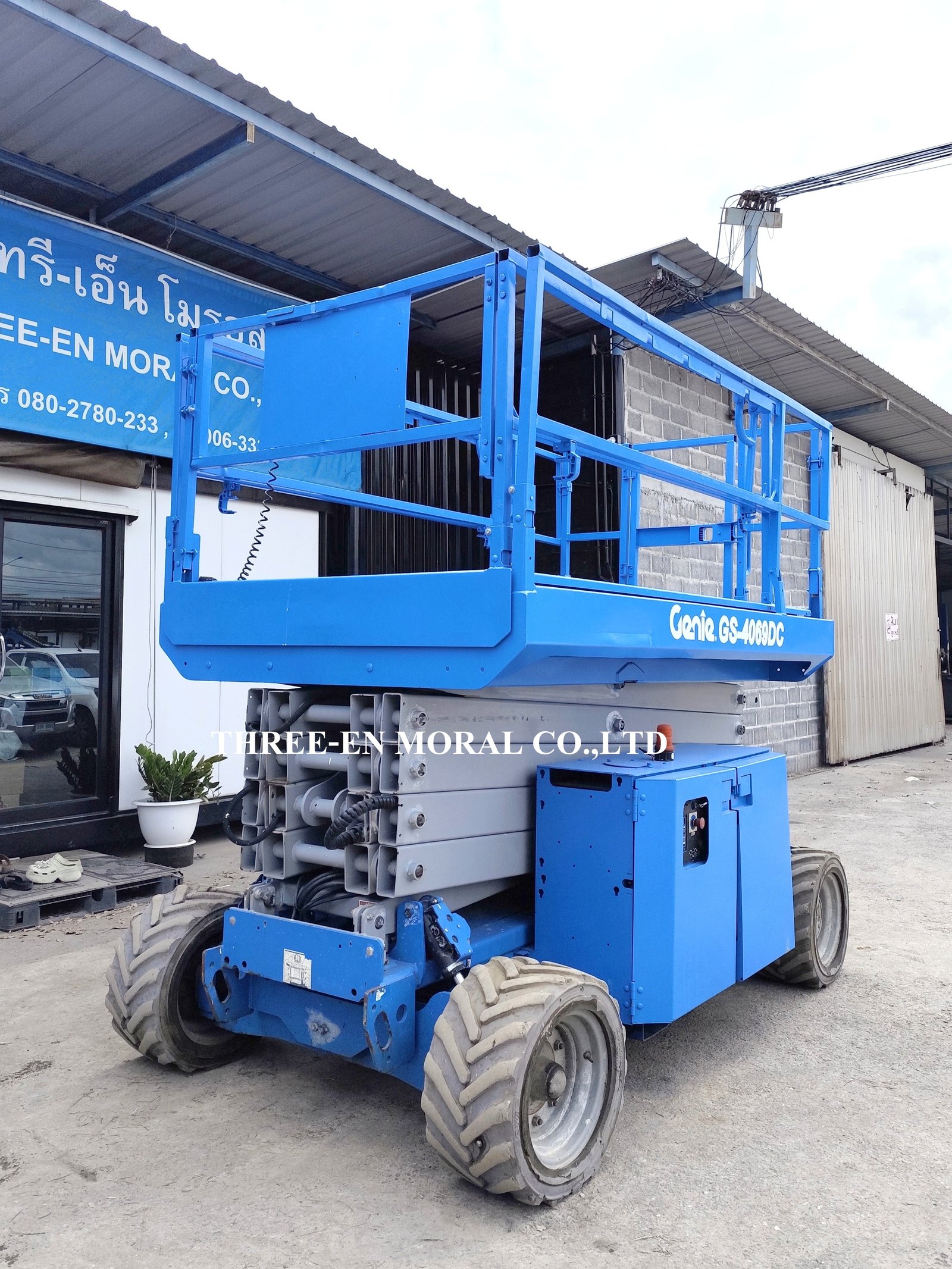 รถกระเช้า Scissor Lift Genie GS4069DC รถกระเช้า Scissor Lift Genie GS4069DC