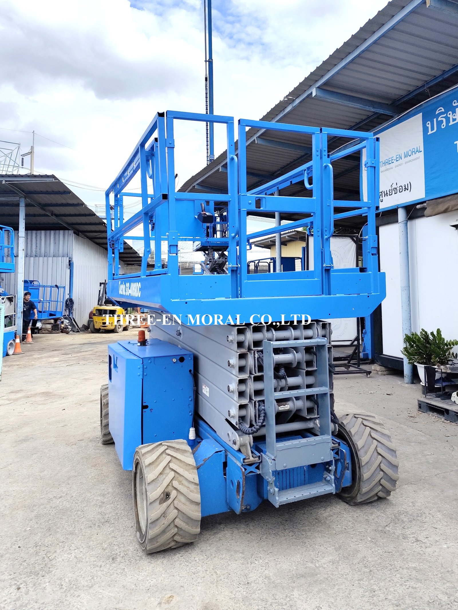 รถกระเช้า Scissor Lift Genie GS4069DC รถกระเช้า Scissor Lift Genie GS4069DC