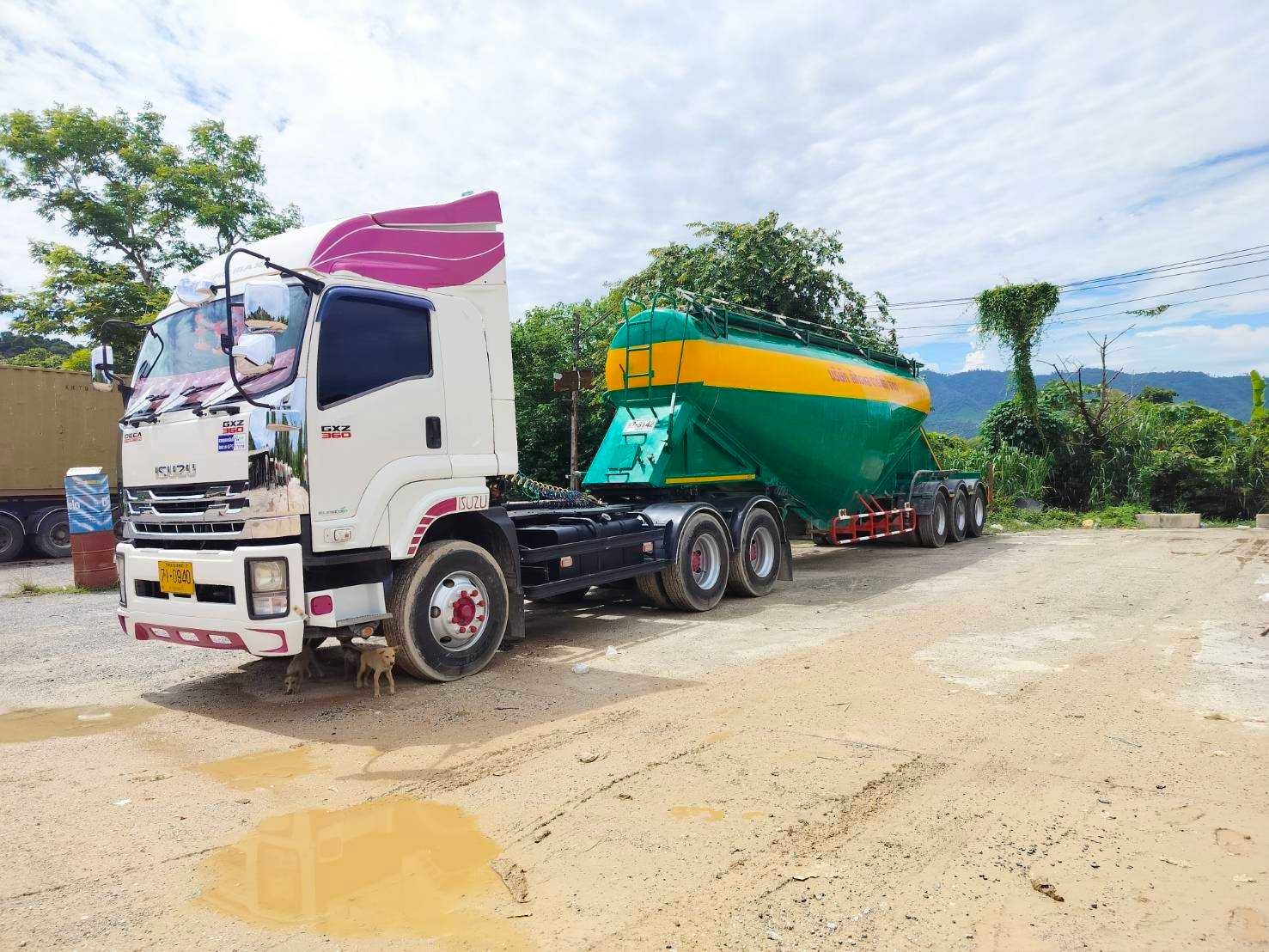 รถลากจูง ISUZU ปี 2012