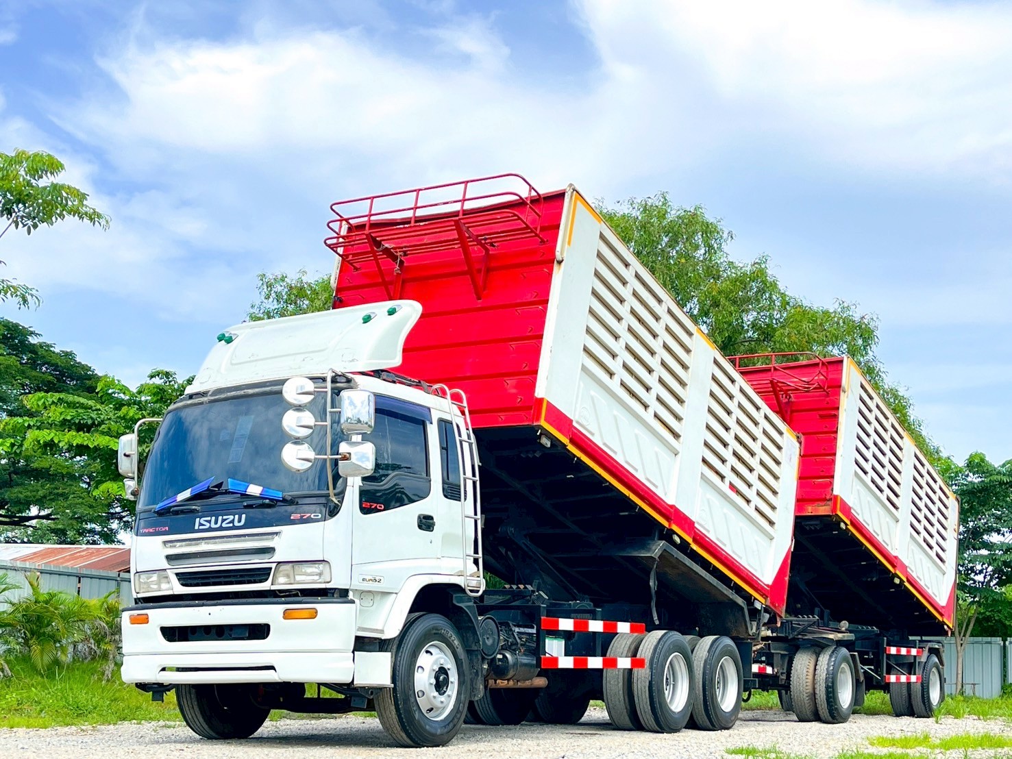 พ่วงคอกเกษตร กระบะสามมิตร ISUZU FXZ 270 แรงม้า ปี 2548