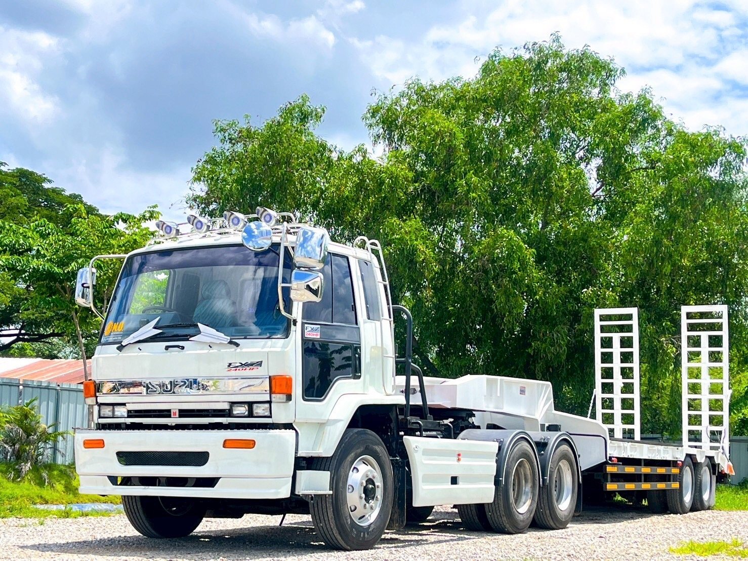 หัวลาก ISUZU Rocky FXZ 195 แรงม้า ปี 2539 หัวลาก ISUZU Rocky FXZ 195 แรงม้า ปี 2539
