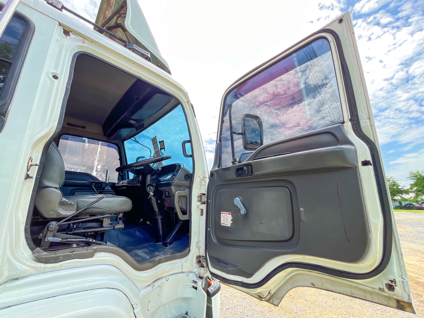 พ่วงคอกเกษตร กระบะสามมิตร ISUZU FXZ 270 แรงม้า ปี 2548