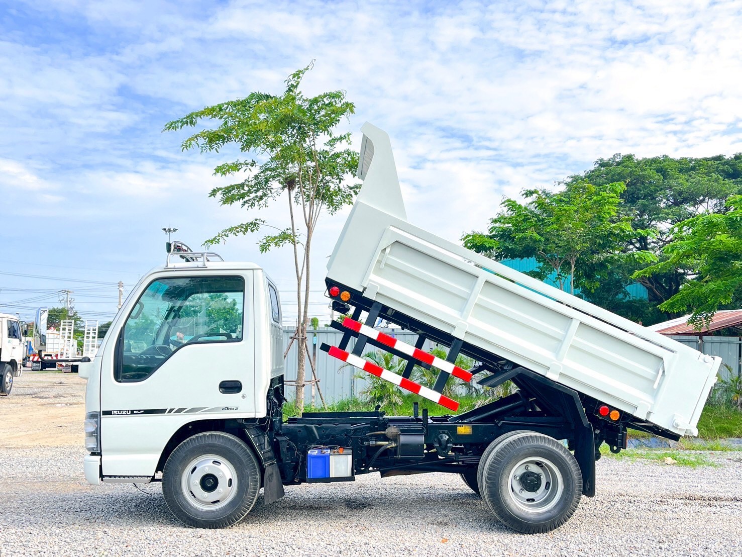 ️6 ล้อดัมพ์ ISUZU NKR 110 แรงม้า