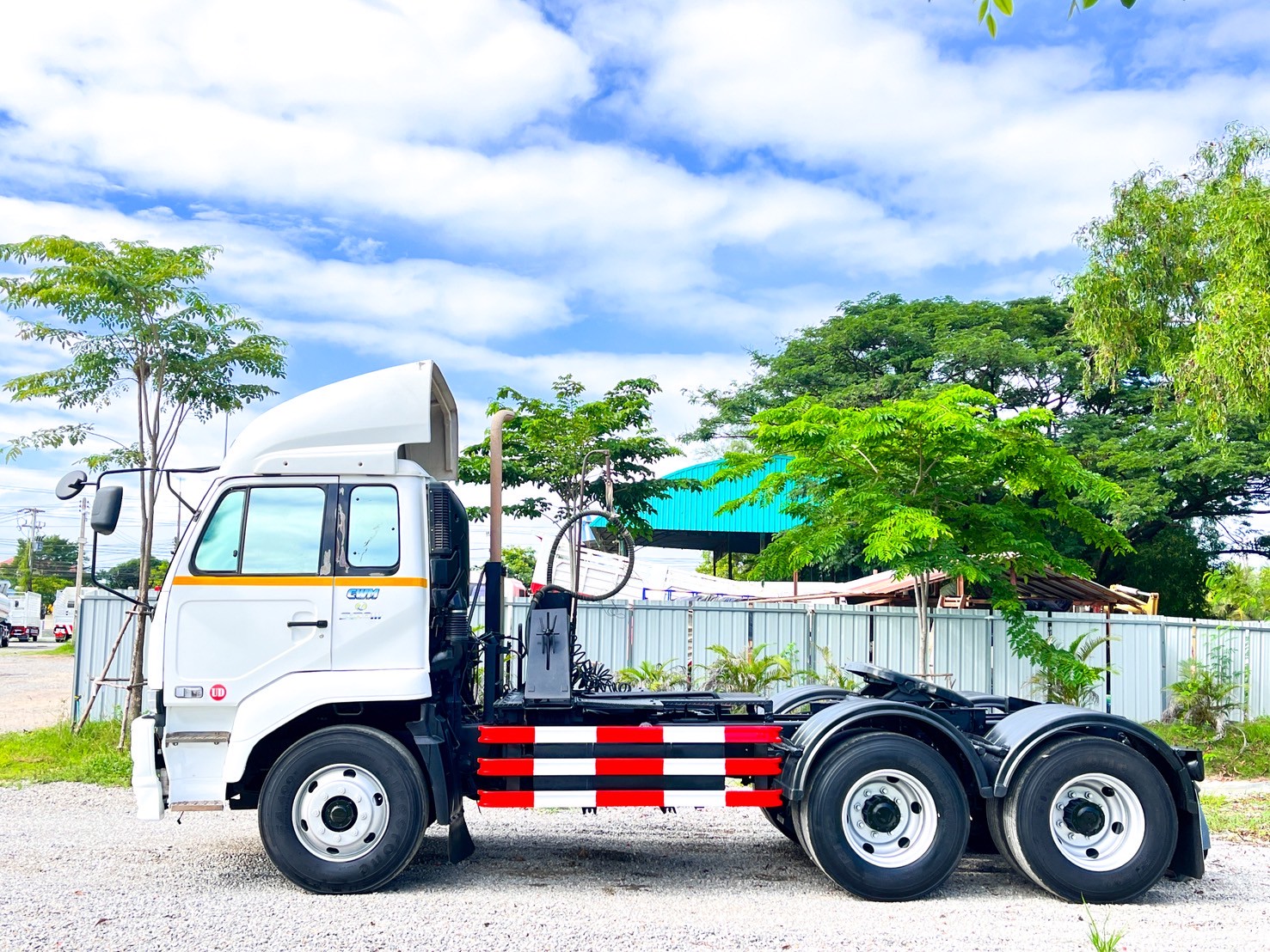 หัวลาก NISSAN UD 330 แรงม้า ปี 2553 หัวลาก NISSAN UD 330 แรงม้า ปี 2553