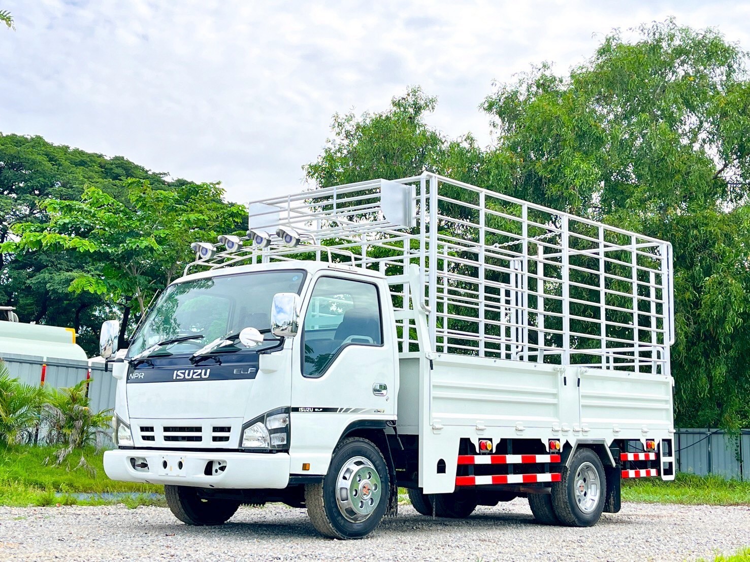 6ล้อคอก ISUZU NPR 130 แรงม้า ปี 2555