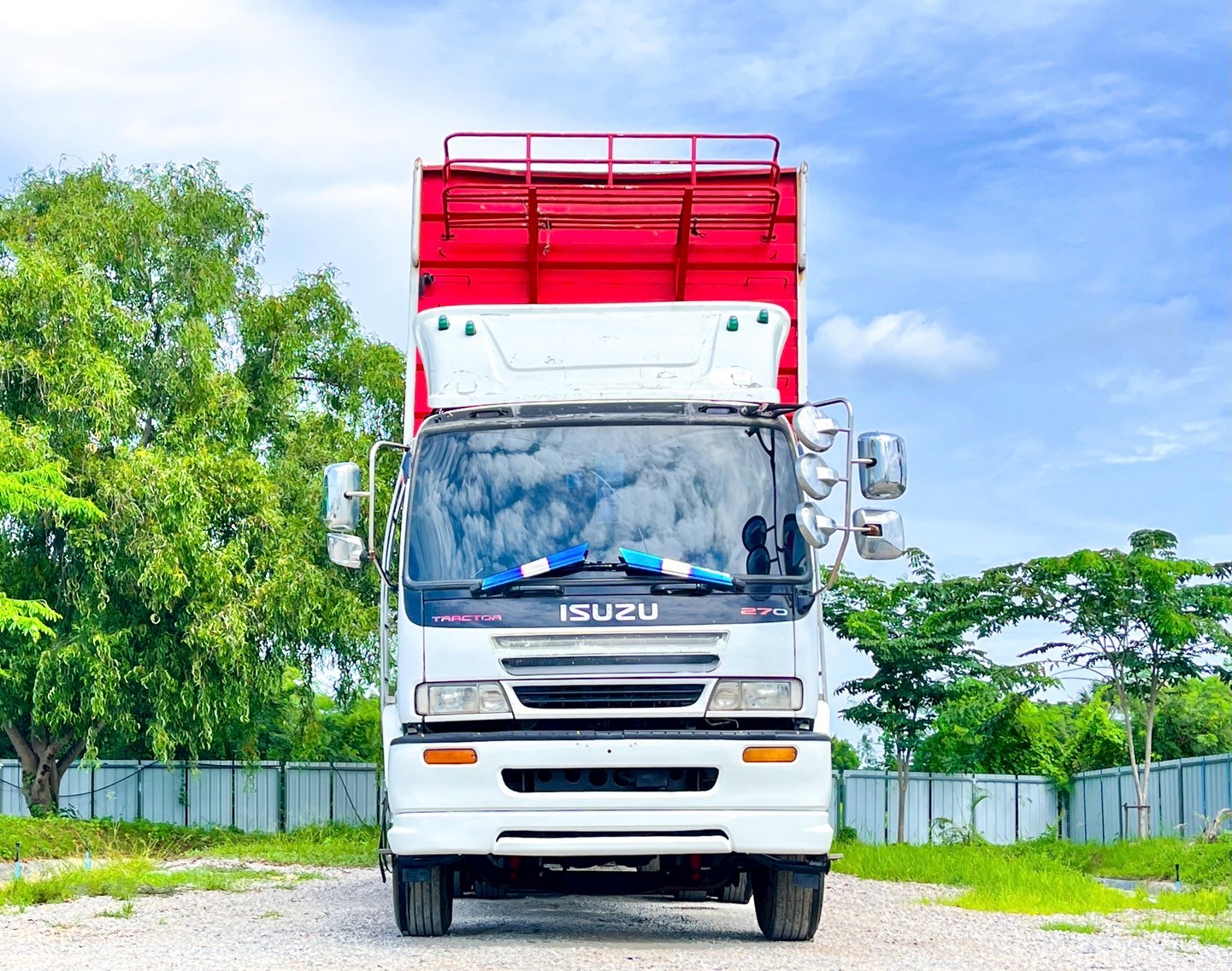 พ่วงคอกเกษตร กระบะสามมิตร ISUZU FXZ 270 แรงม้า ปี 2548 พ่วงคอกเกษตร กระบะสามมิตร ISUZU FXZ 270 แรงม้า ปี 2548