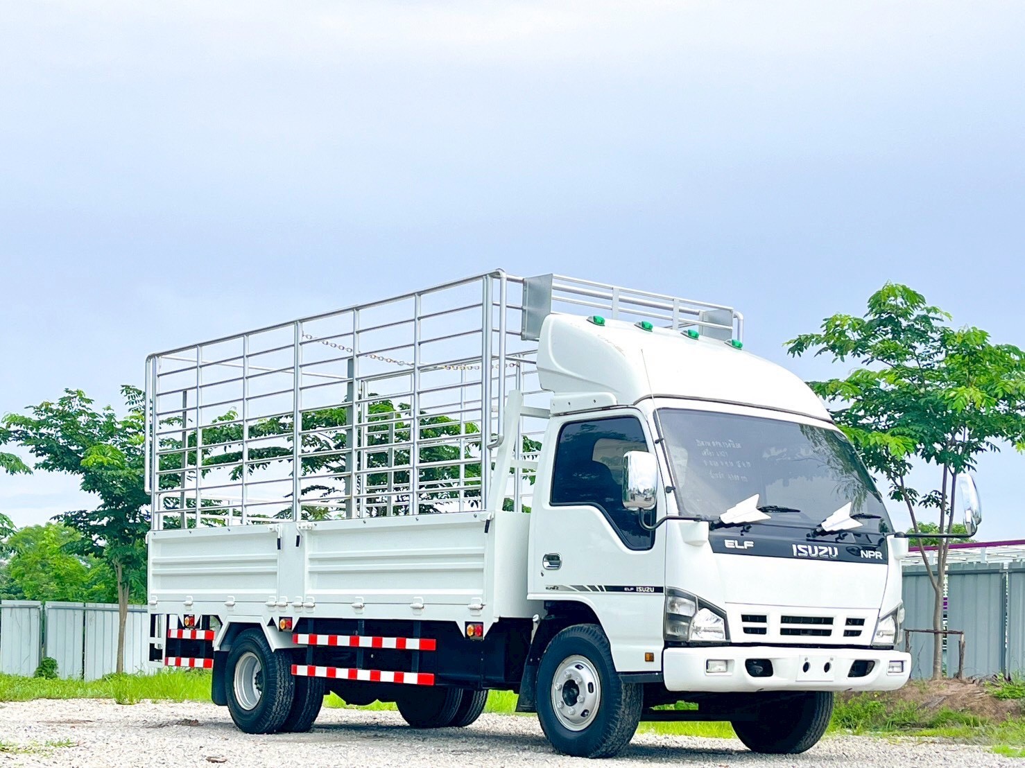 6 ล้อคอก ISUZU NPR 130 เเรงม้า ปี 2550