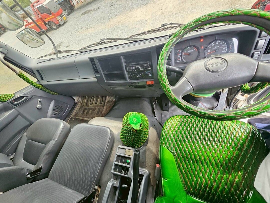 6ล้อตู้ 10 บาน ISUZU FTR 240 แรงม้า ปี 2556 6ล้อตู้ 10 บาน ISUZU FTR 240 แรงม้า ปี 2556