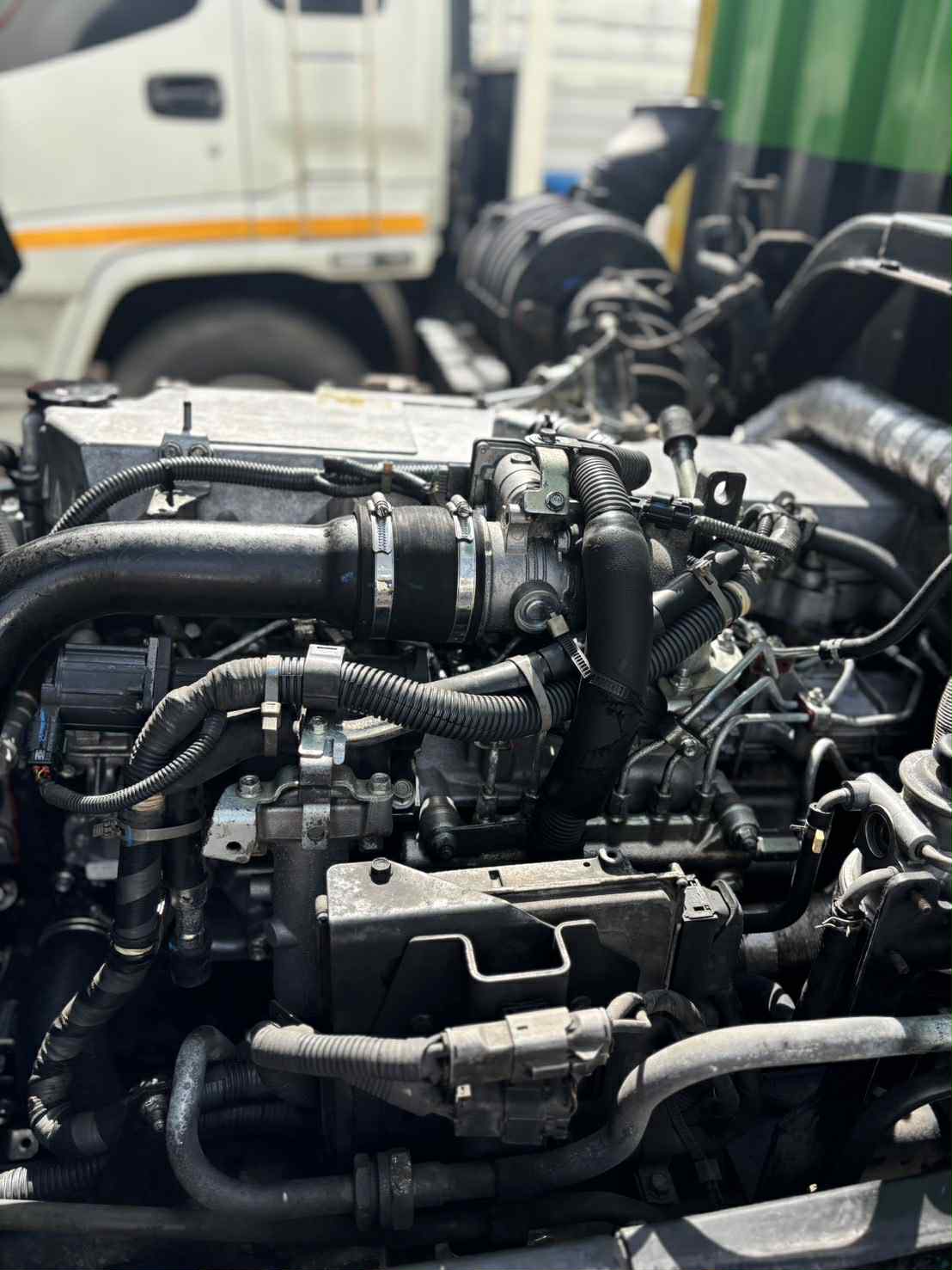 ISUZU FVM 240ปี 57สิบล้อเพลาเดียวตู้ 10 บานยาว7.7ม
