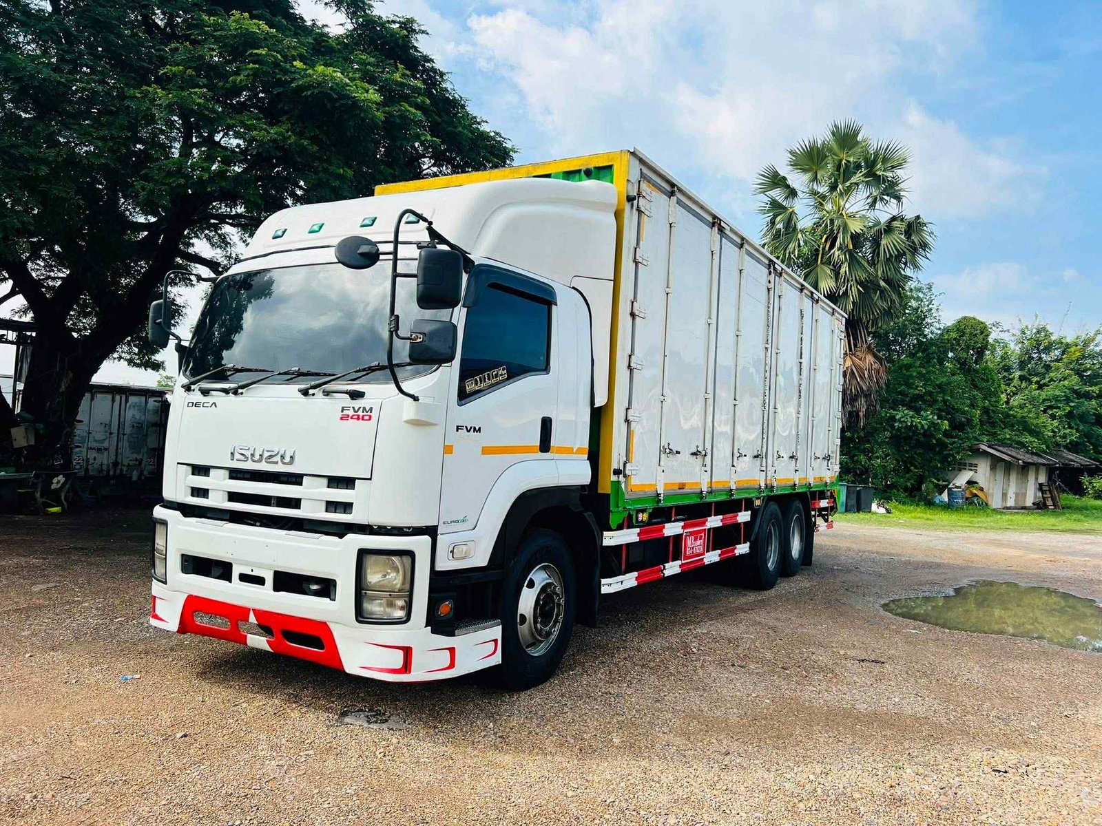 ISUZU FVM 240ปี 57สิบล้อเพลาเดียวตู้ 10 บานยาว7.7ม