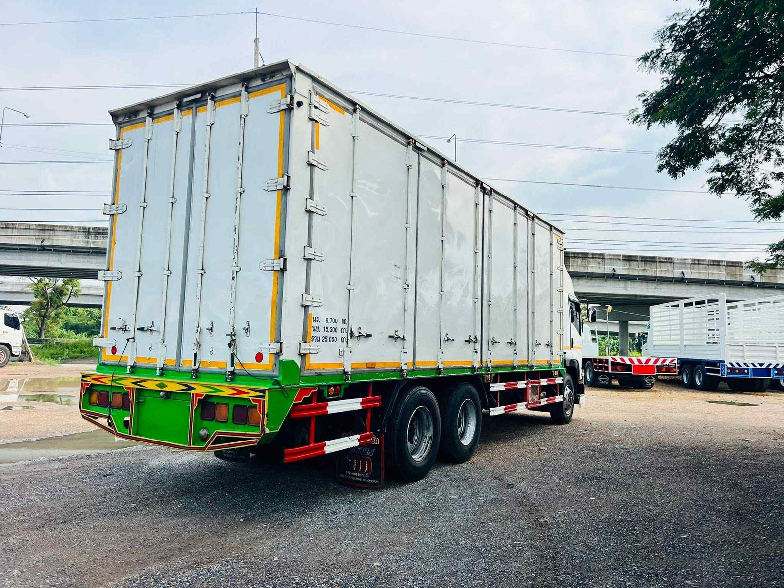 ISUZU FVM 240ปี 57สิบล้อเพลาเดียวตู้ 10 บานยาว7.7ม