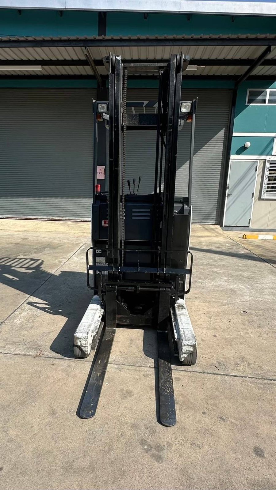 219 รถไฟฟ้ายืนขับ Nissan FBR10 219 รถไฟฟ้ายืนขับ Nissan FBR10