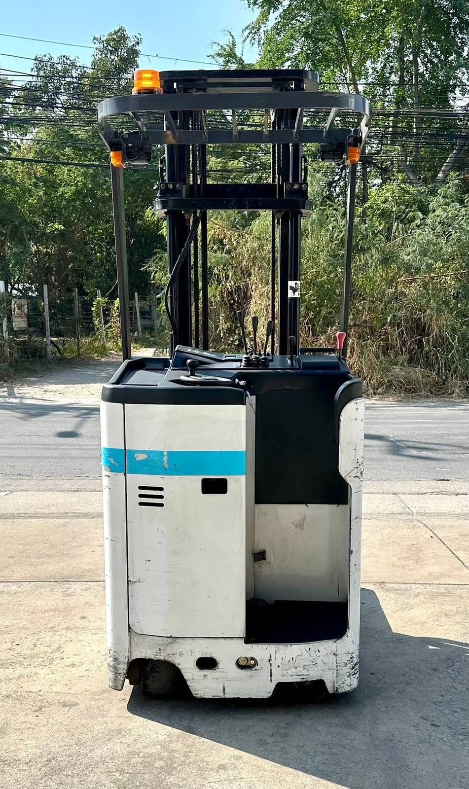 219 รถไฟฟ้ายืนขับ Nissan FBR10 219 รถไฟฟ้ายืนขับ Nissan FBR10