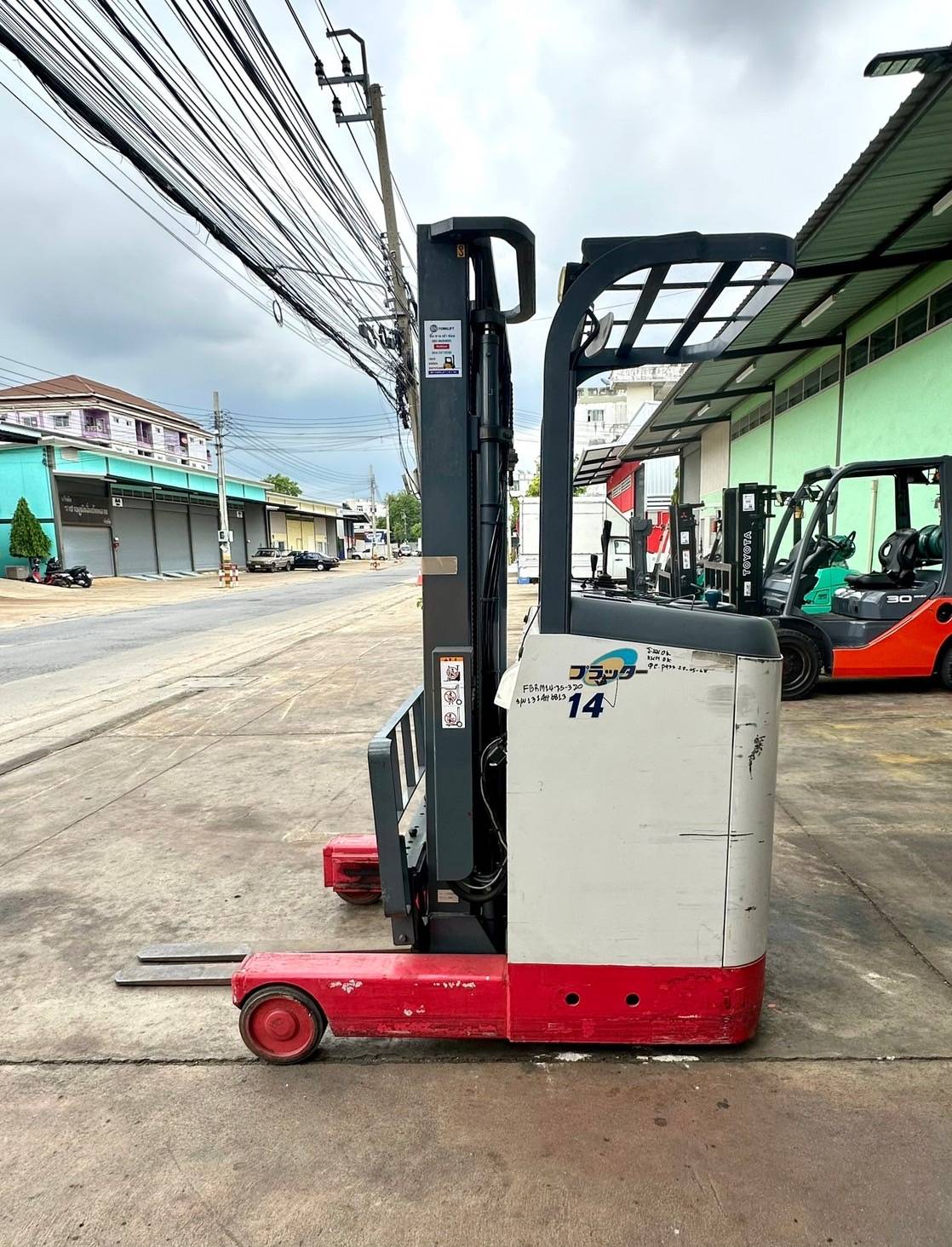 220 รถไฟฟ้ายืนขับ Nichiyu FBRM14