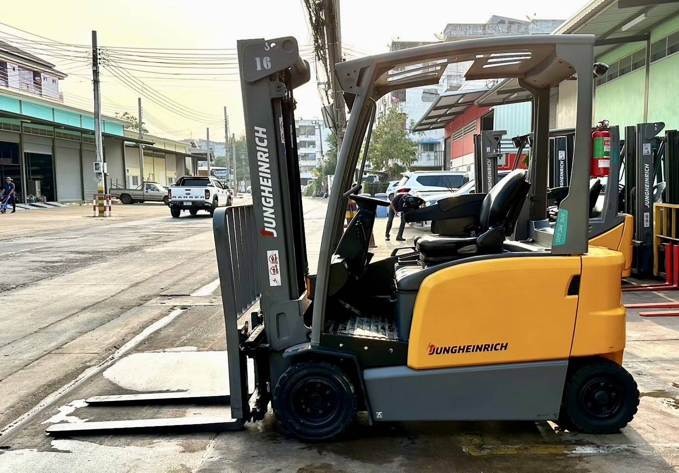 200 รถไฟฟ้านั่งขับ Jungheinrich EFGMC 320 G+E 480DZ