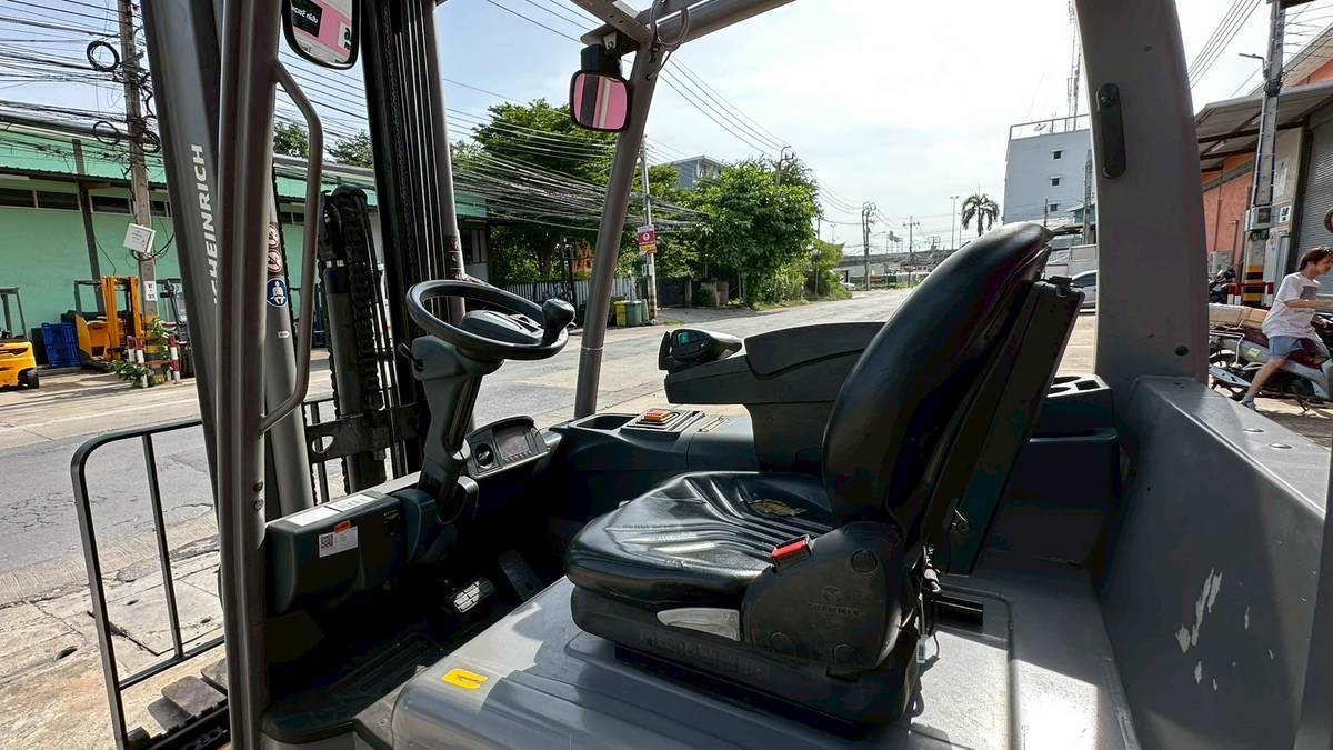 164 รถไฟฟ้านั่งขับ Jungheinrich EFG425k